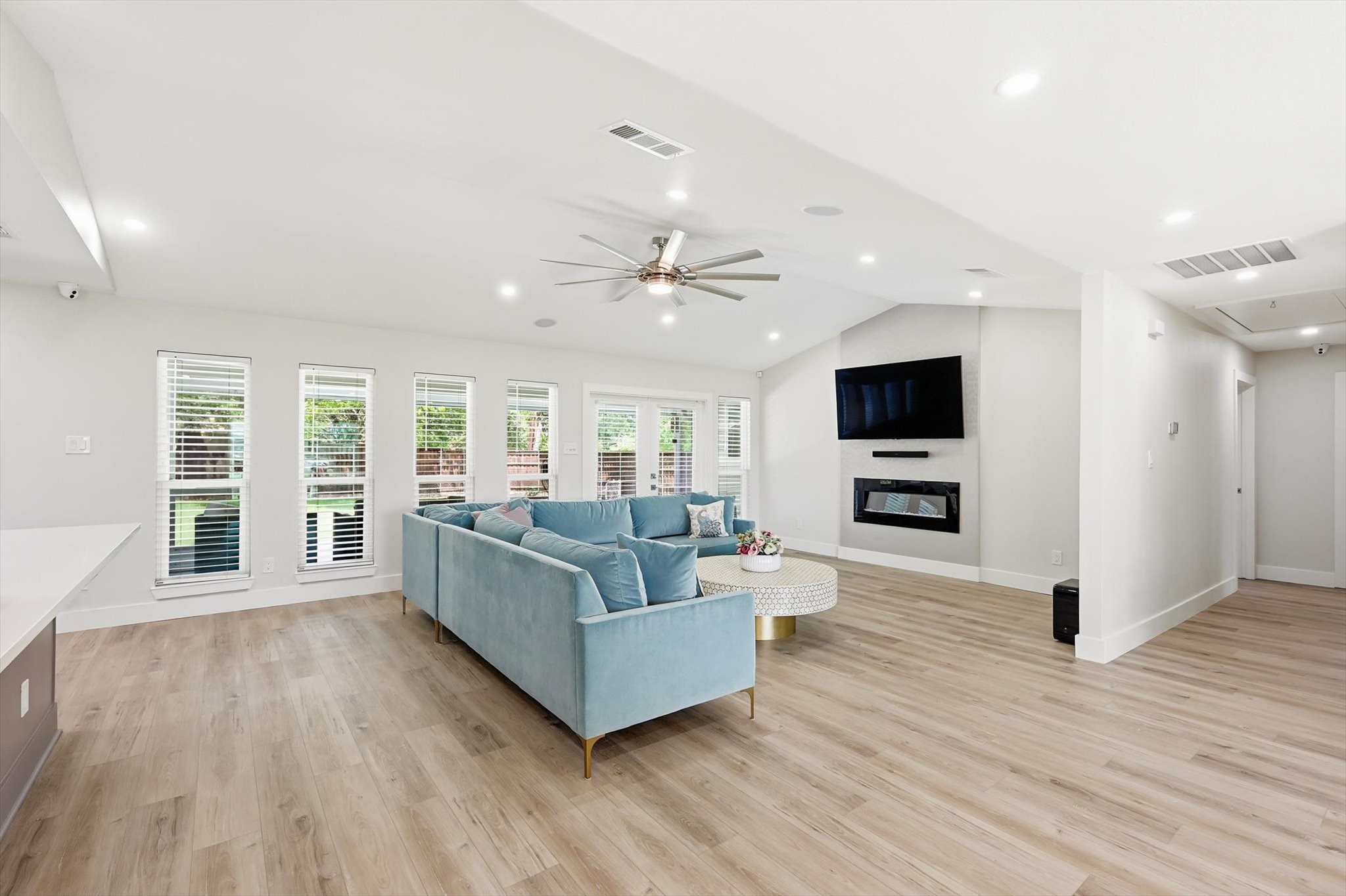 1909 W Red Bird Lane, Dallas, TX, 75232
