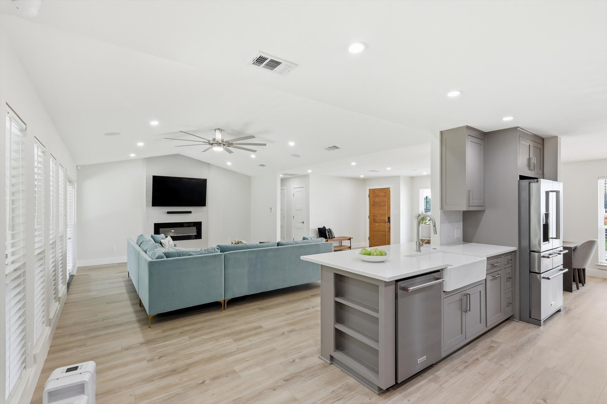 1909 W Red Bird Lane, Dallas, TX, 75232