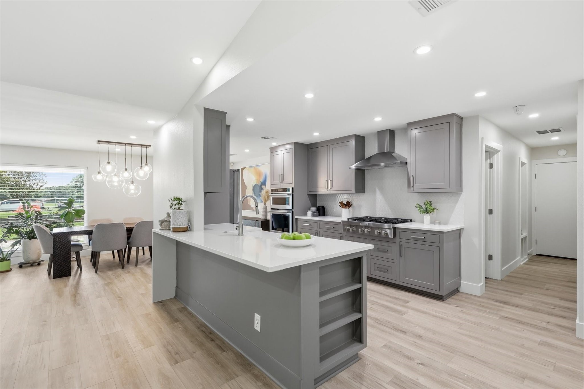1909 W Red Bird Lane, Dallas, TX, 75232