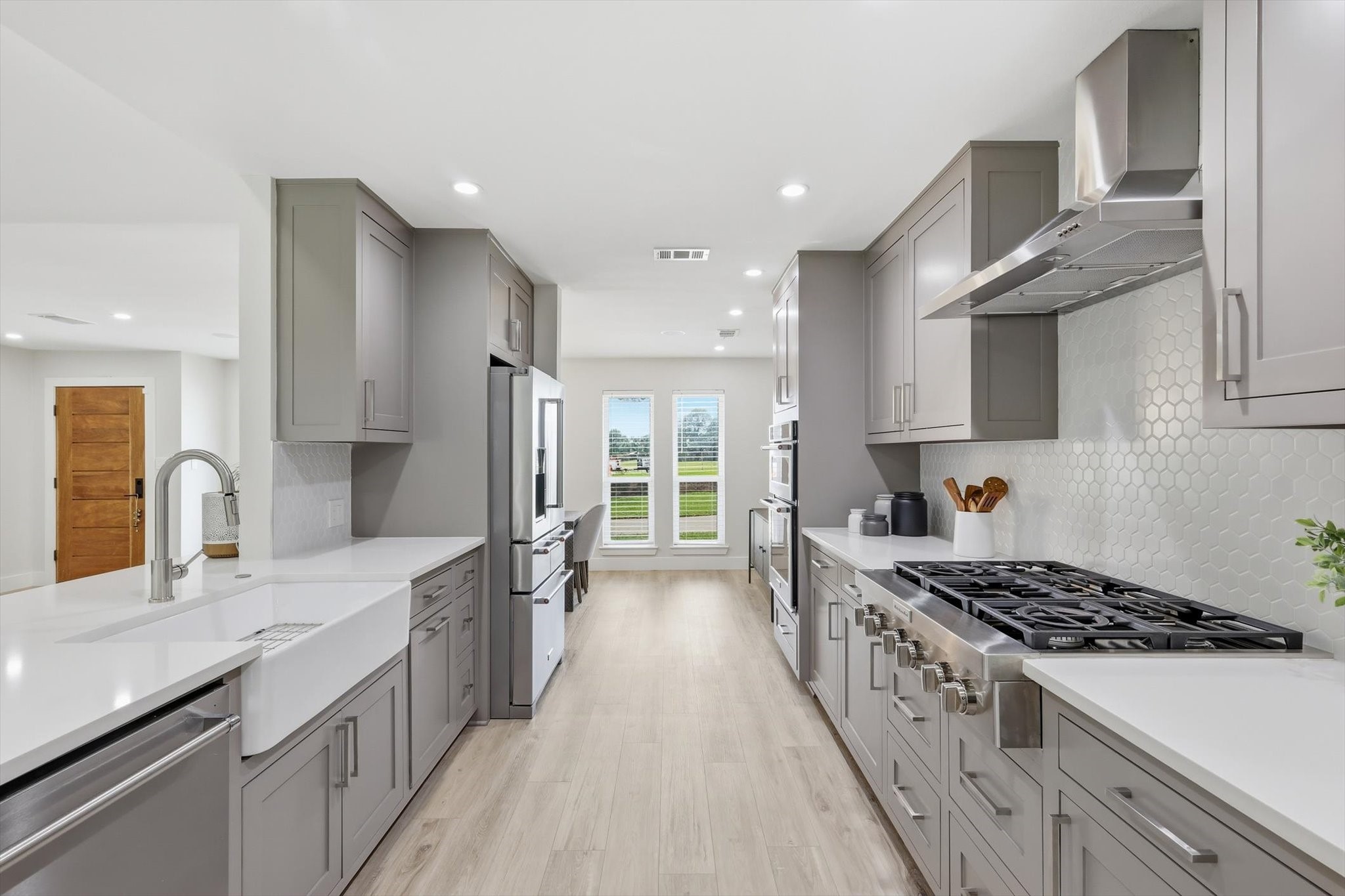 1909 W Red Bird Lane, Dallas, TX, 75232