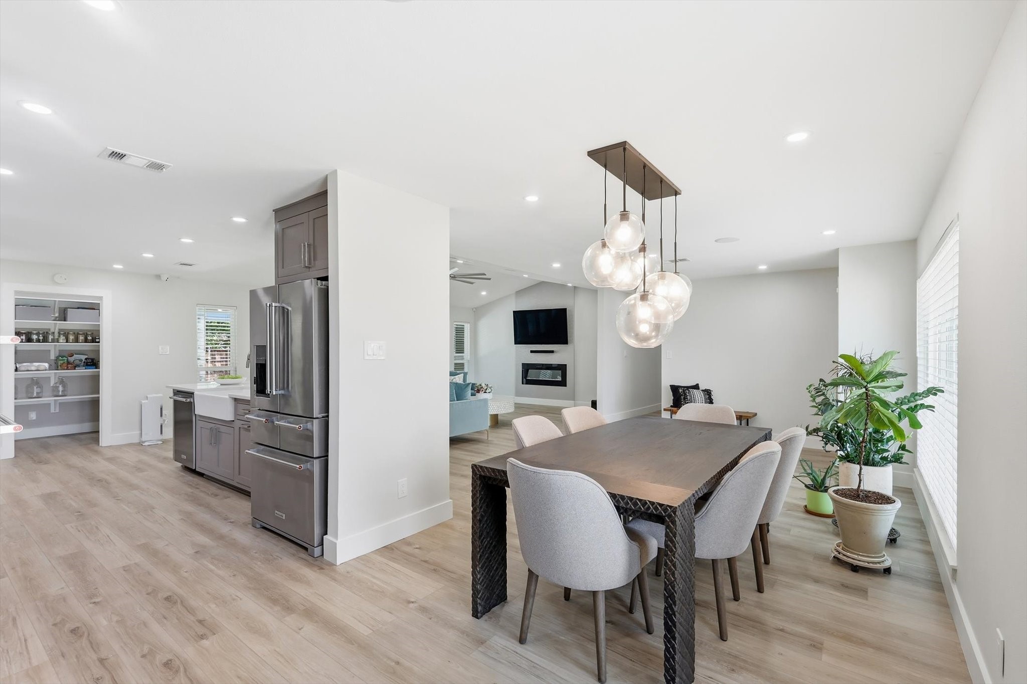1909 W Red Bird Lane, Dallas, TX, 75232