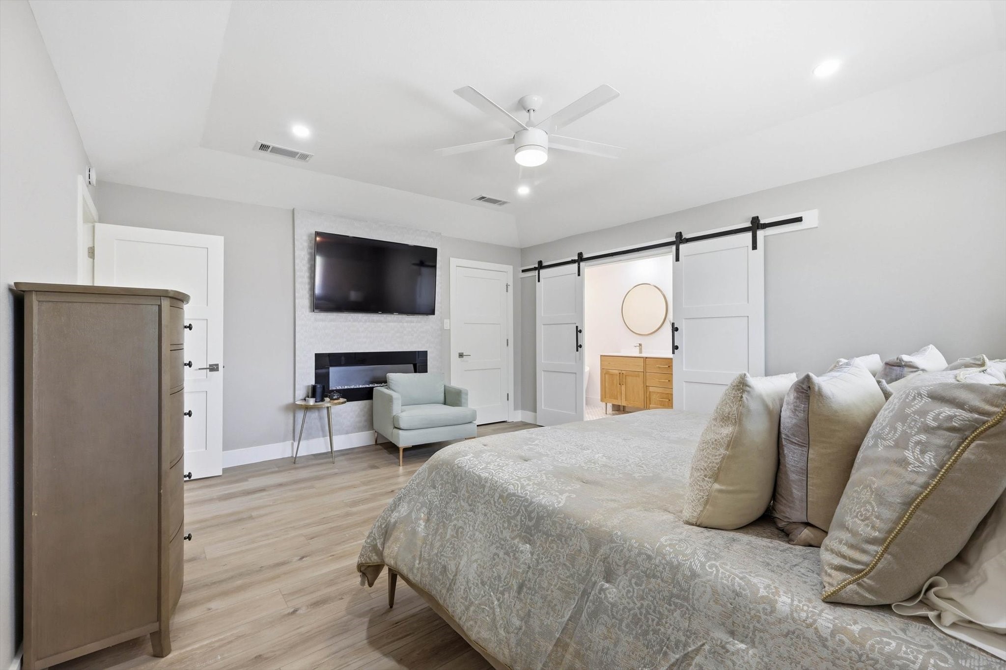 1909 W Red Bird Lane, Dallas, TX, 75232