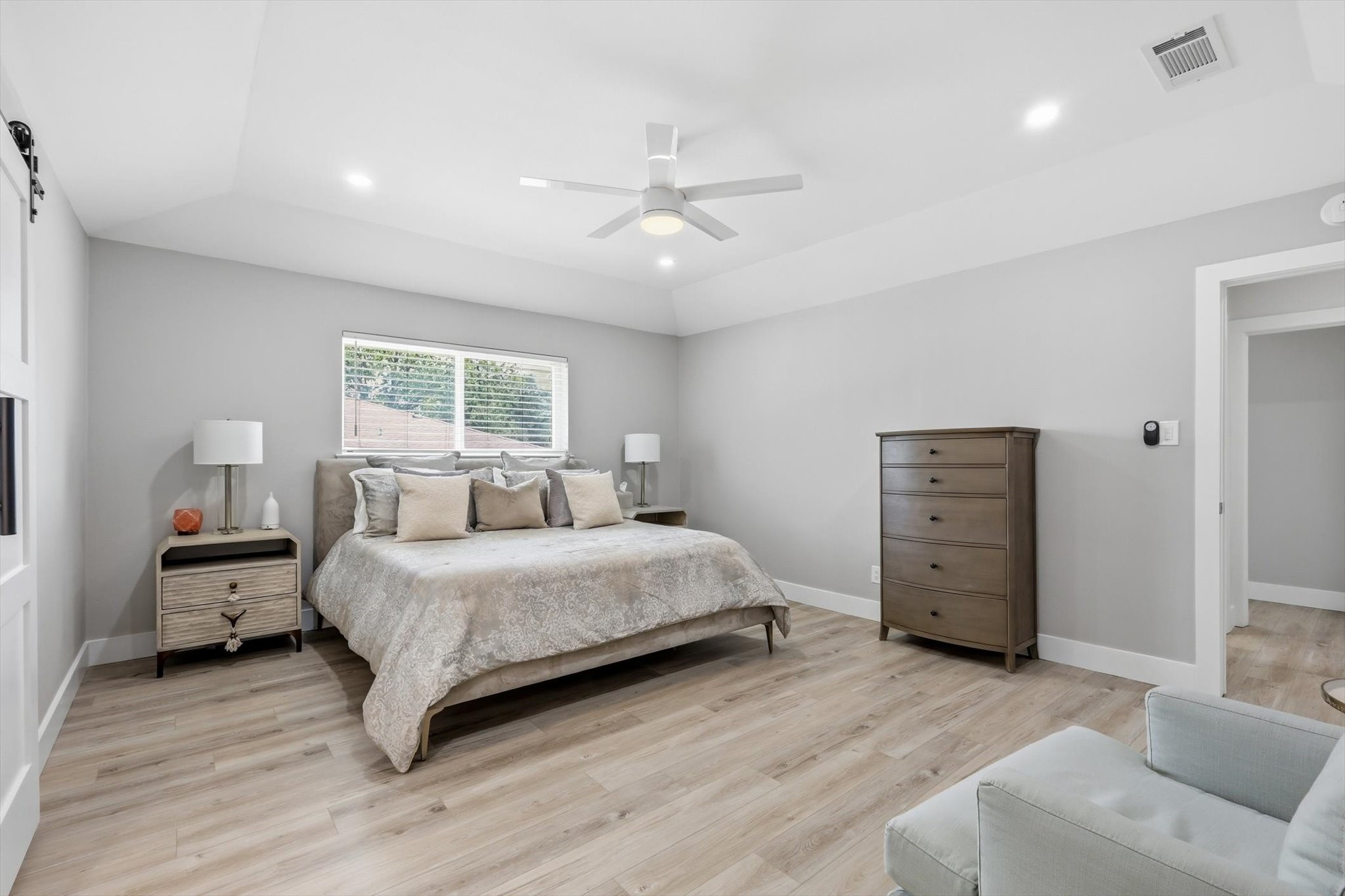 1909 W Red Bird Lane, Dallas, TX, 75232
