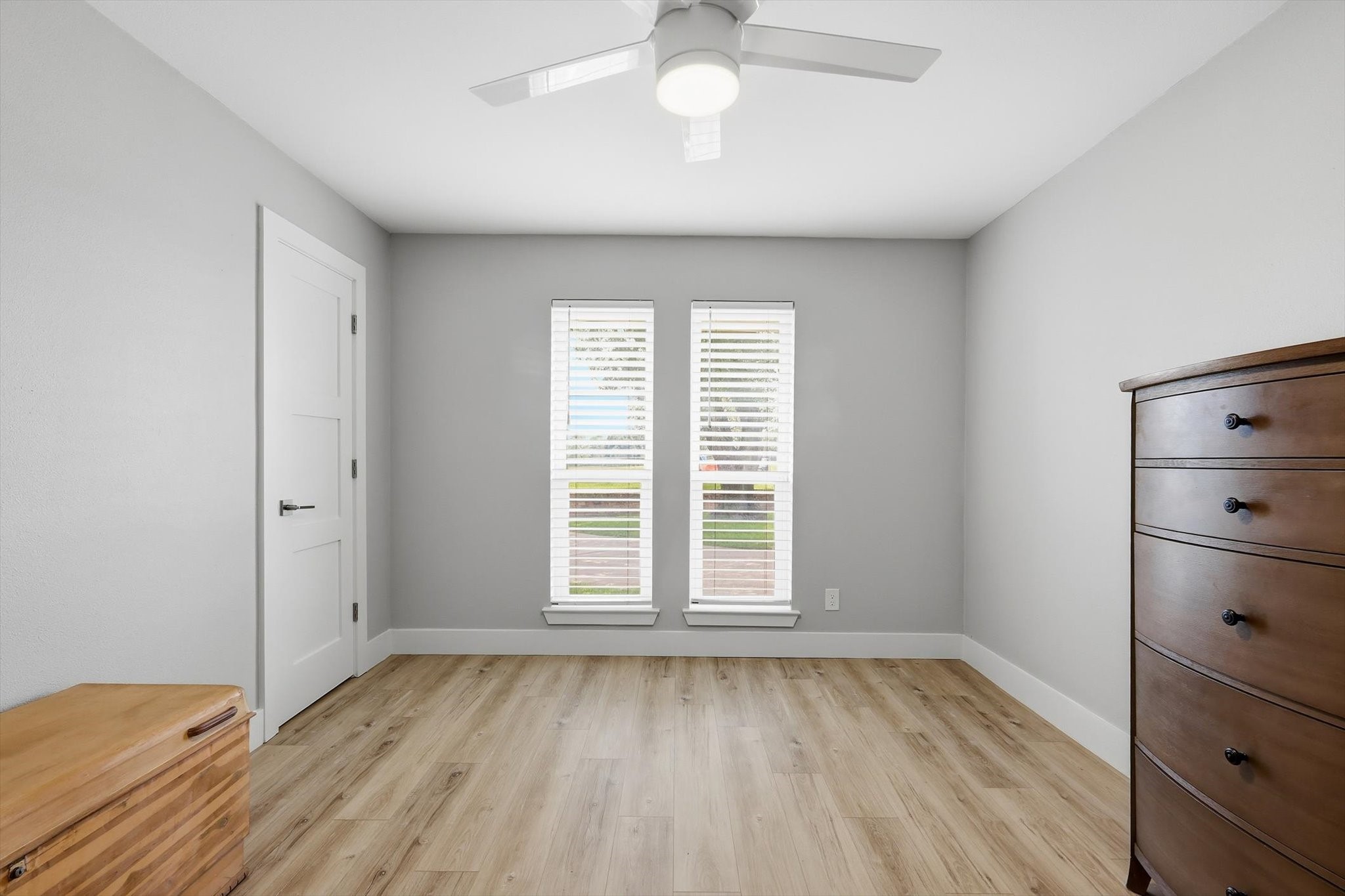 1909 W Red Bird Lane, Dallas, TX, 75232