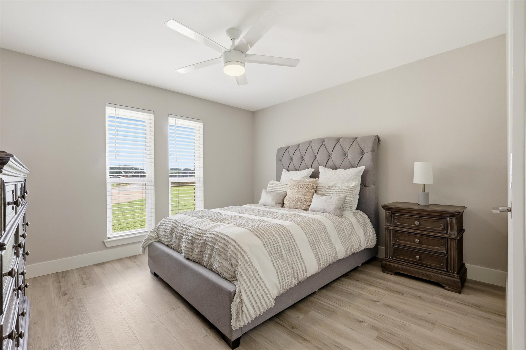 1909 W Red Bird Lane, Dallas, TX, 75232
