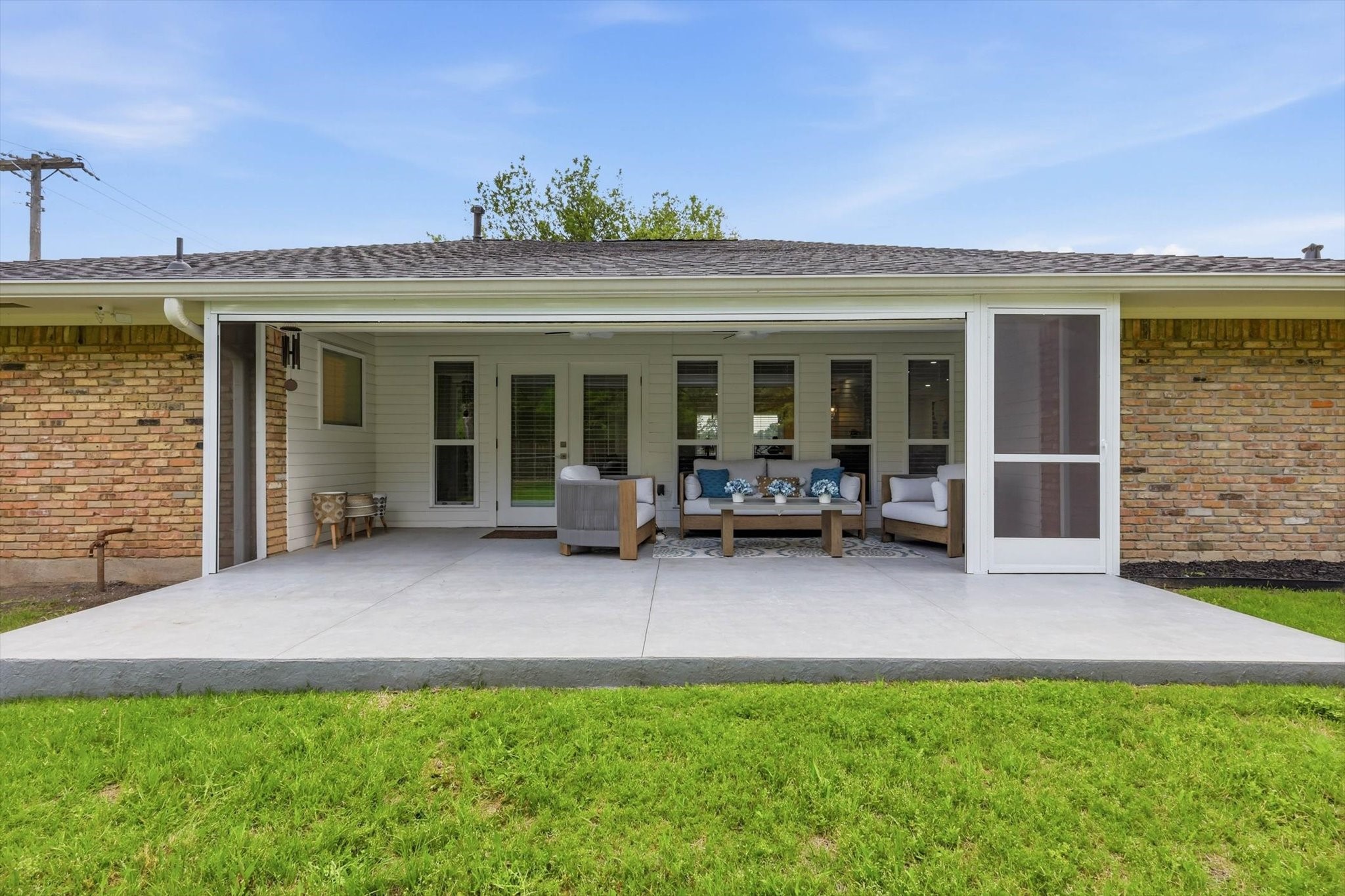 1909 W Red Bird Lane, Dallas, TX, 75232