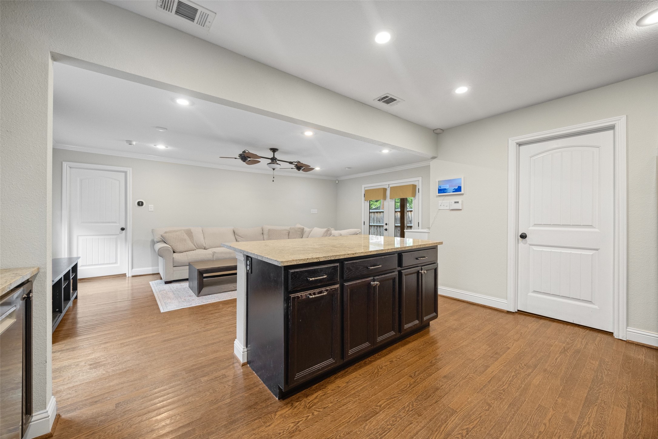 5947 Mercedes Avenue, Dallas, TX, 75206