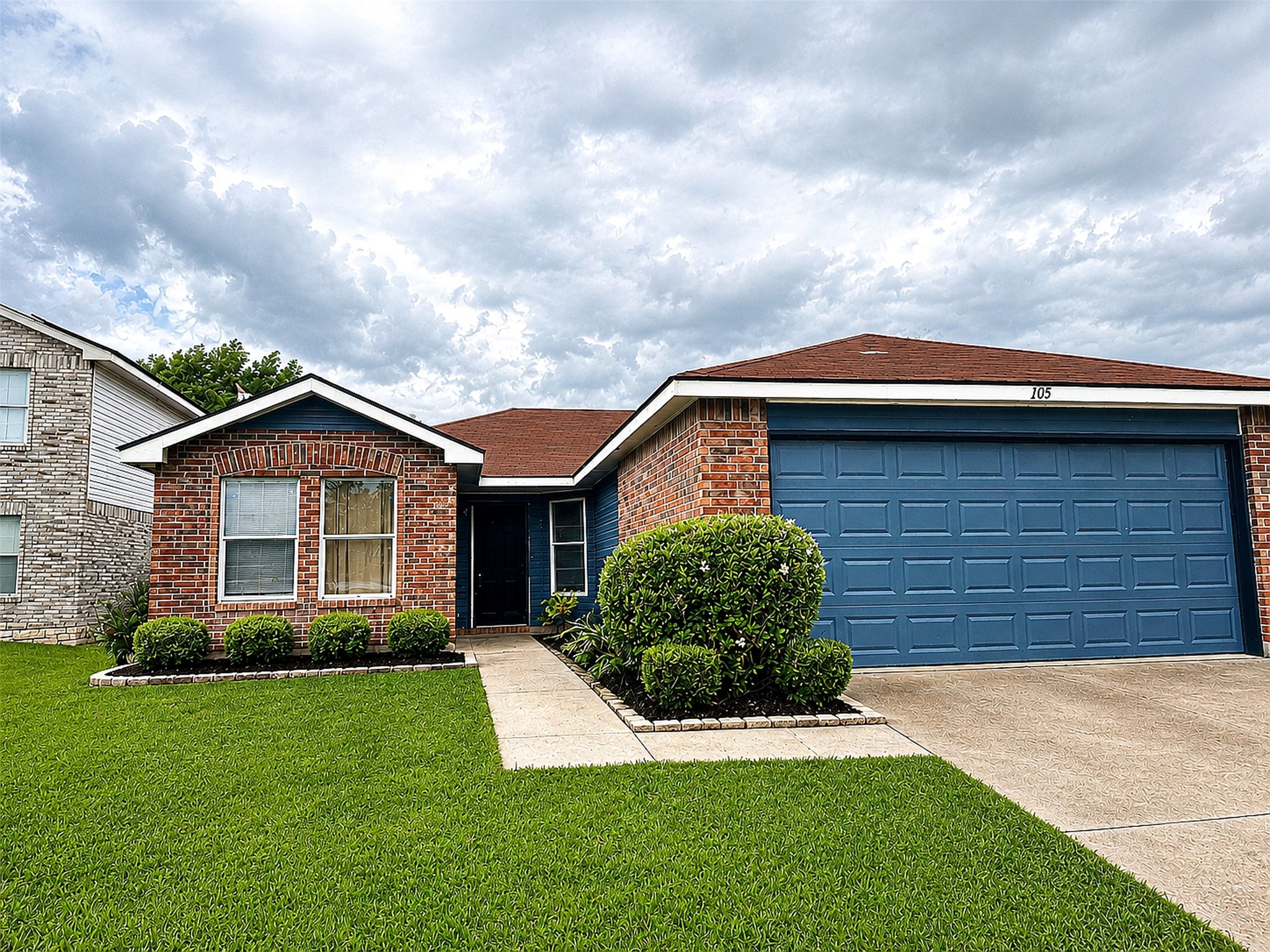Property photo 01 of 105 Hideaway Circle, Mesquite, TX 75149 | MLS #21253887
