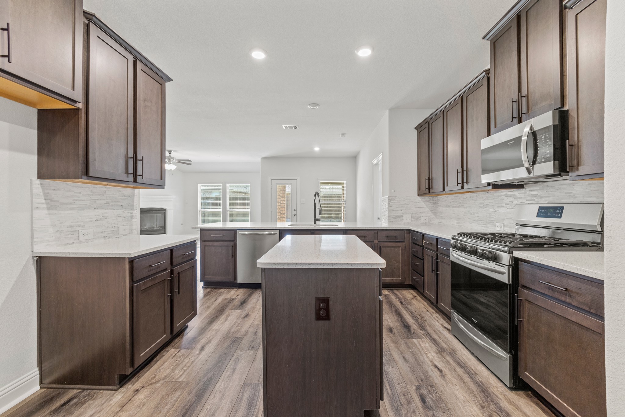 11004 Blaze, Aubrey, TX, 76227