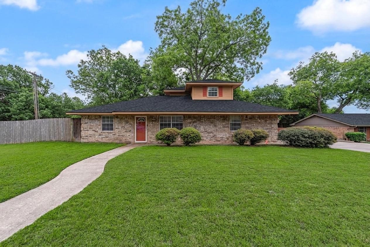 Property photo 01 of 314 Fairfield Street, Gainesville, TX 76240 | MLS #21254426