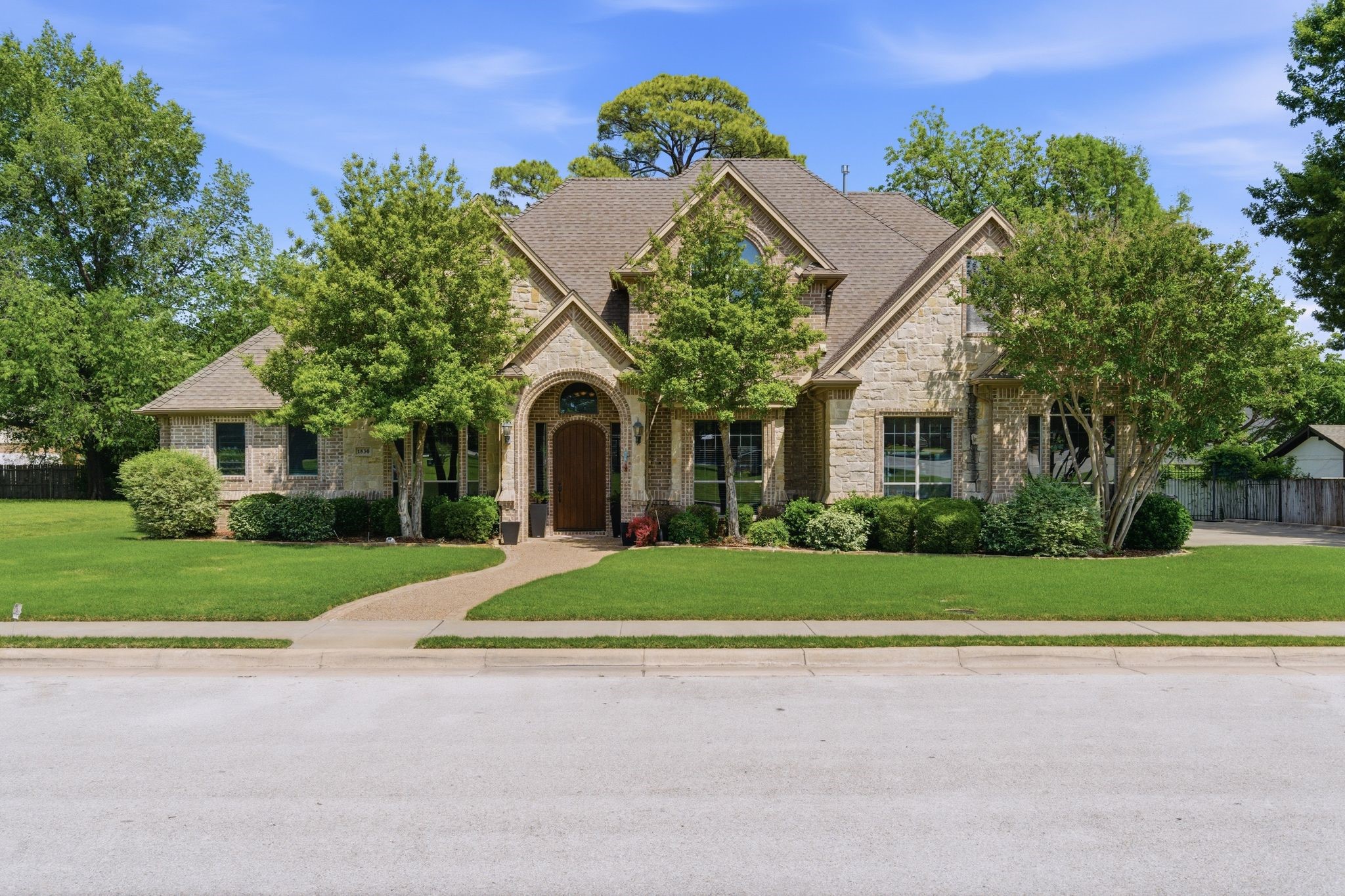 Property photo 01 of 1830 Johnson Court, Grapevine, TX 76051 | MLS #21254738