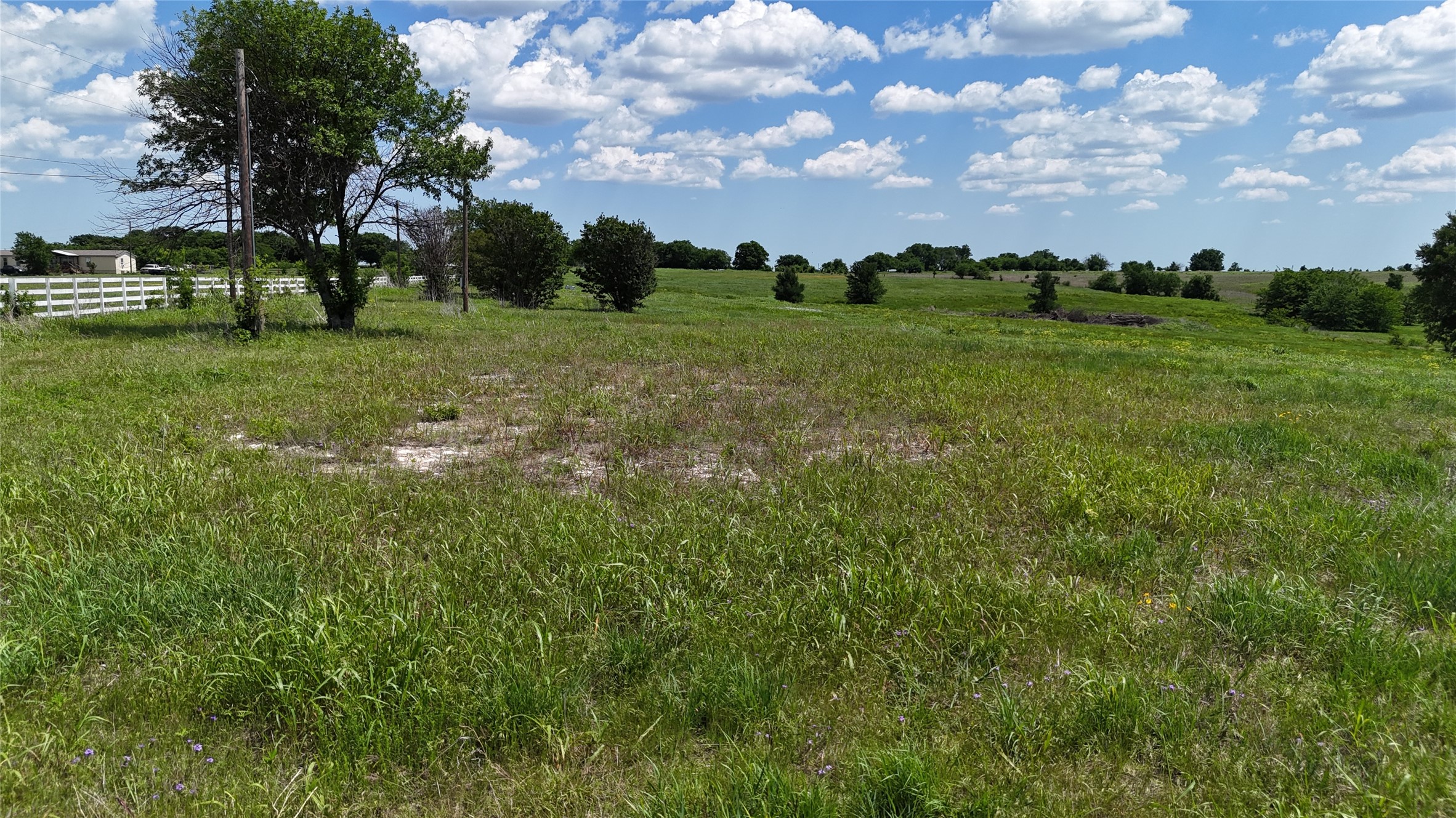 Property photo 03 of 596 County Road 339, Gainesville, TX 76240 | MLS #21254868