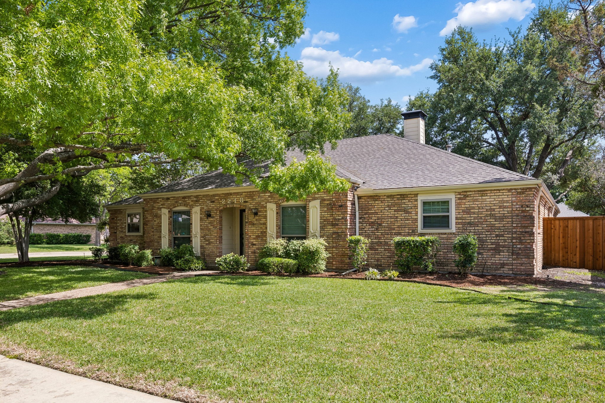 Property photo 02 of 2218 Acacia Street, Richardson, TX 75082 | MLS #21255742