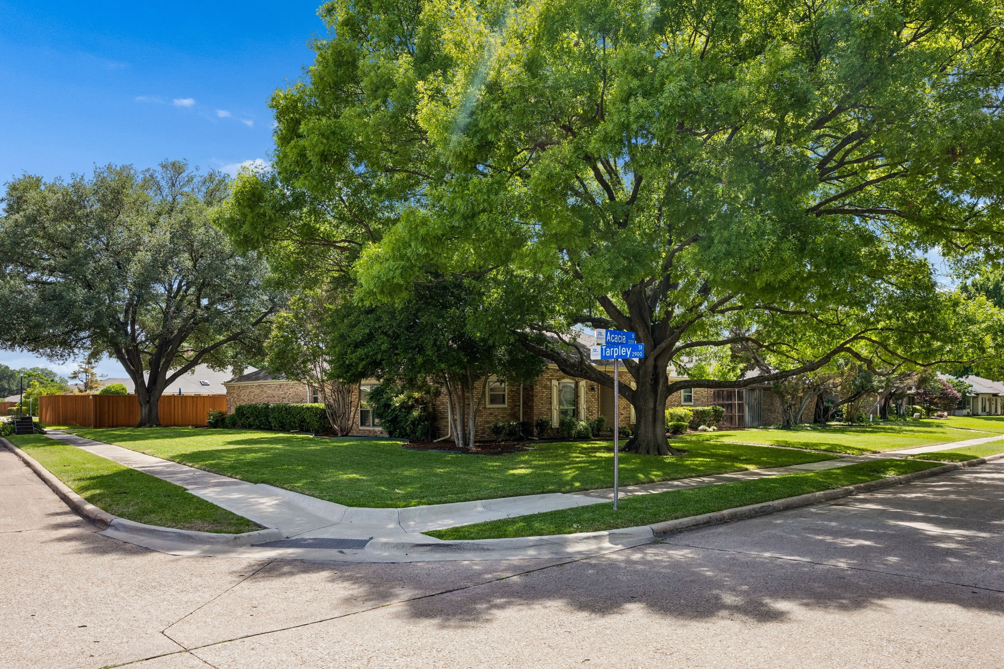 Property photo 03 of 2218 Acacia Street, Richardson, TX 75082 | MLS #21255742