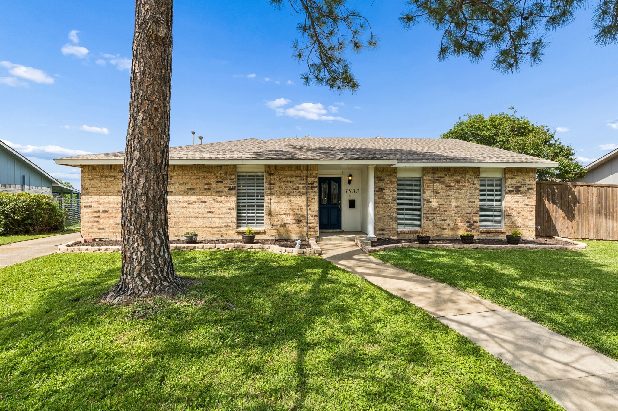 Property photo 02 of 1833 Woodbury, Carrollton, TX 75007 | MLS #21256043