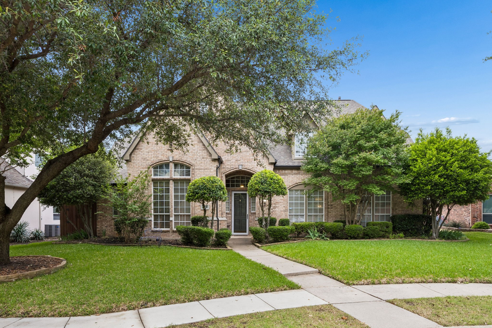 Property photo 01 of 6825 Oak Park Lane, Plano, TX 75023 | MLS #21256292