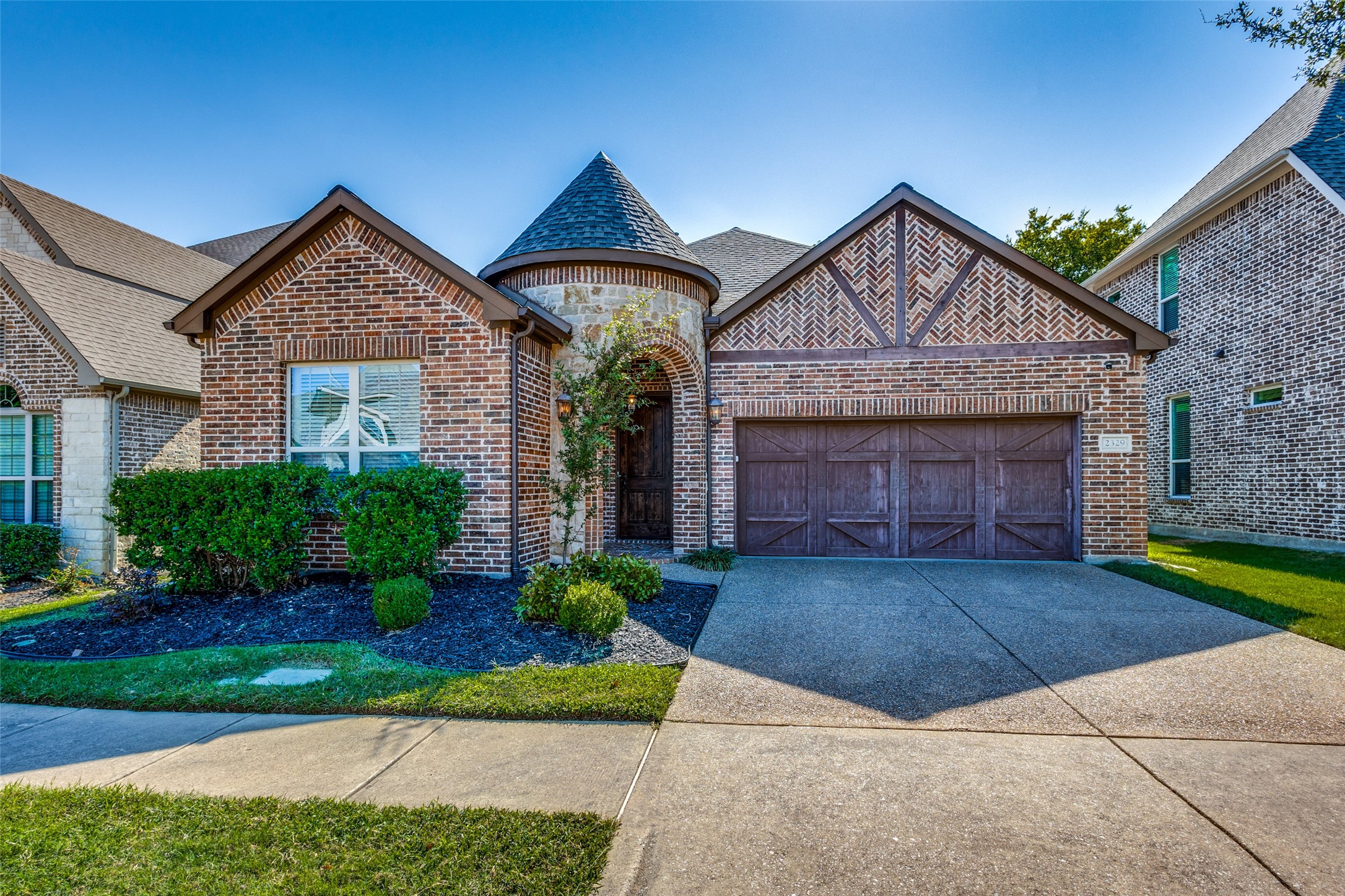 Property photo 01 of 2329 Chadwick Lane, Garland, TX 75044 | MLS #21256438