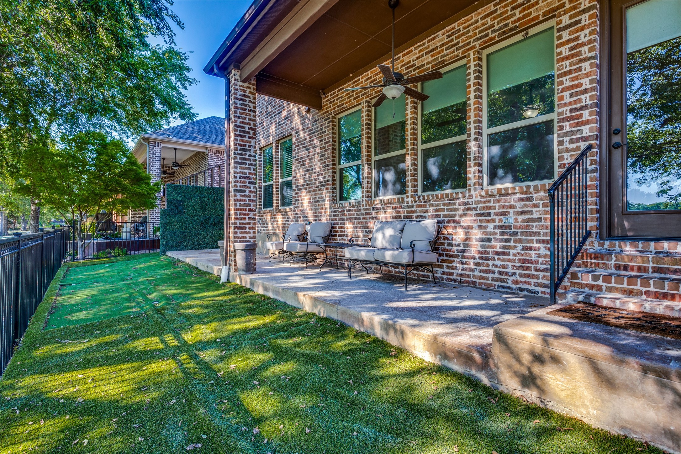 Property photo 03 of 2329 Chadwick Lane, Garland, TX 75044 | MLS #21256438
