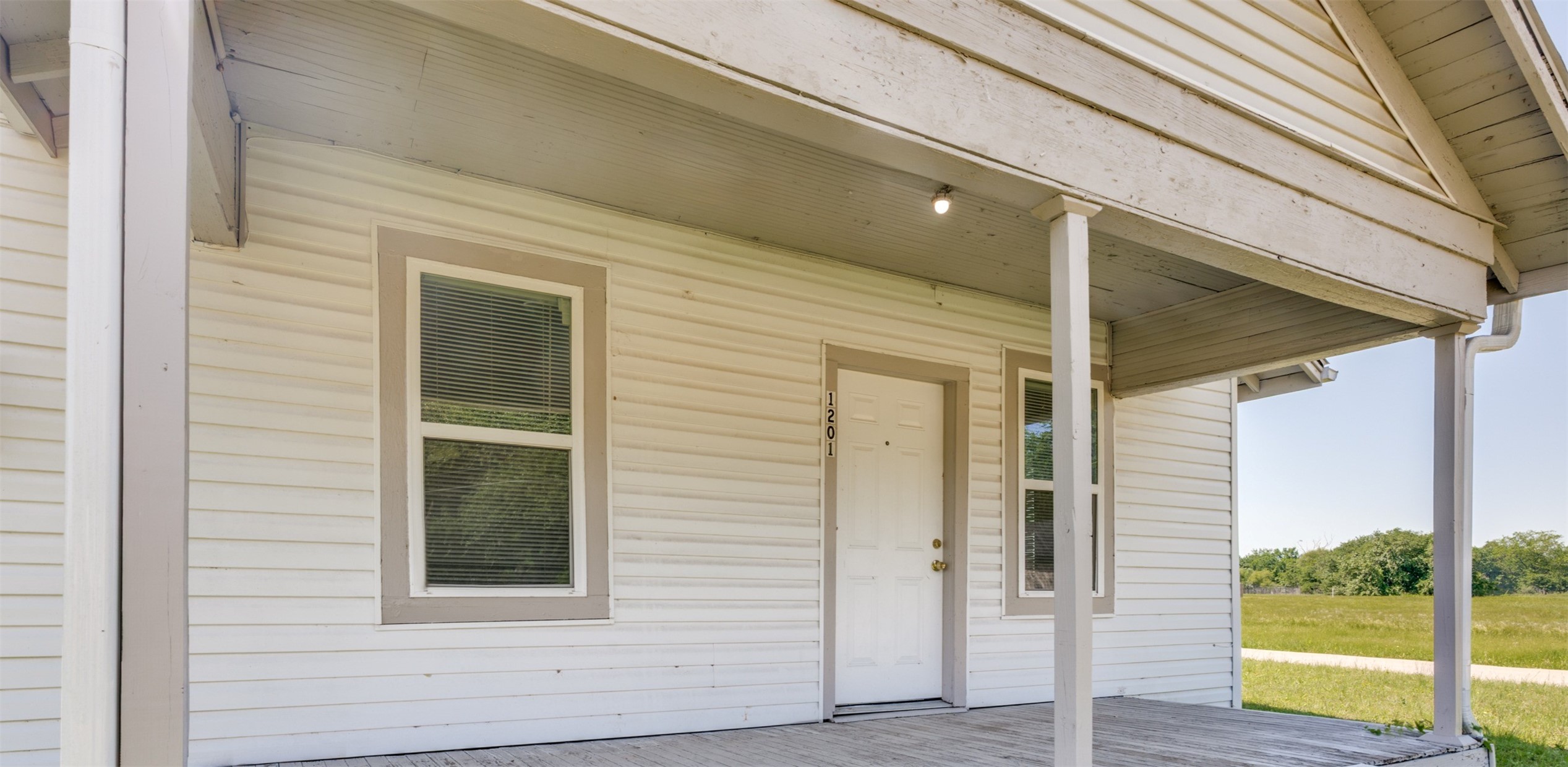 Property photo 02 of 1201 E 3rd Avenue, Corsicana, TX 75110 | MLS #21257050