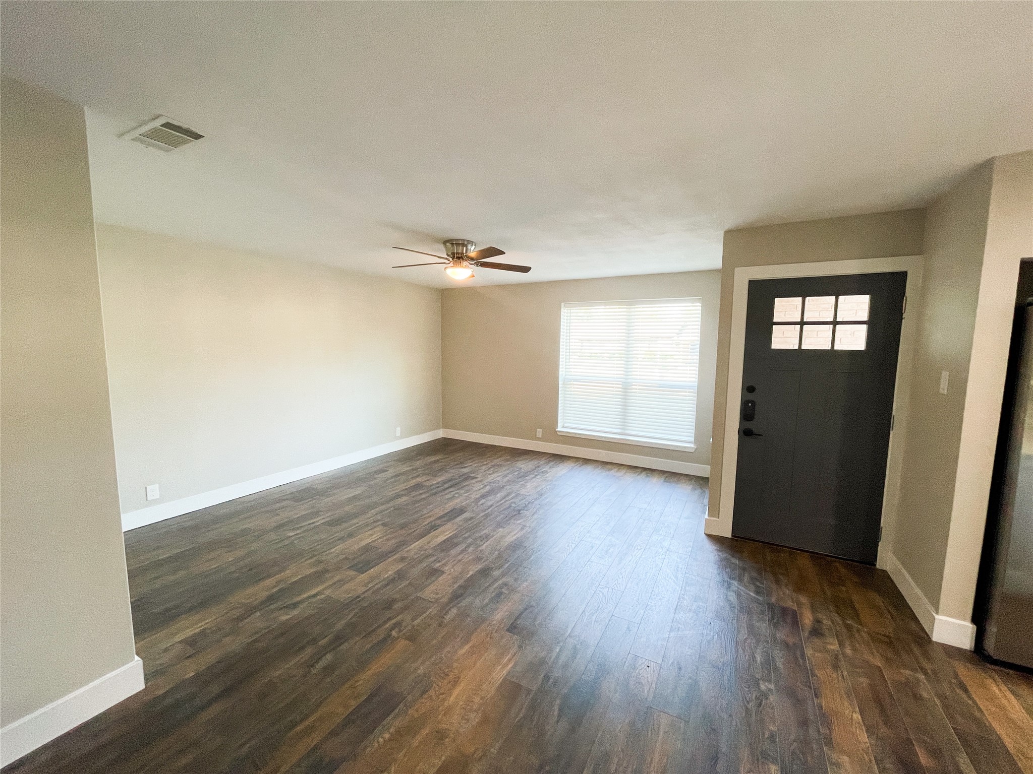 Property photo 02 of 3708 E Cranston Court, Irving, TX 75062 | MLS #21257413