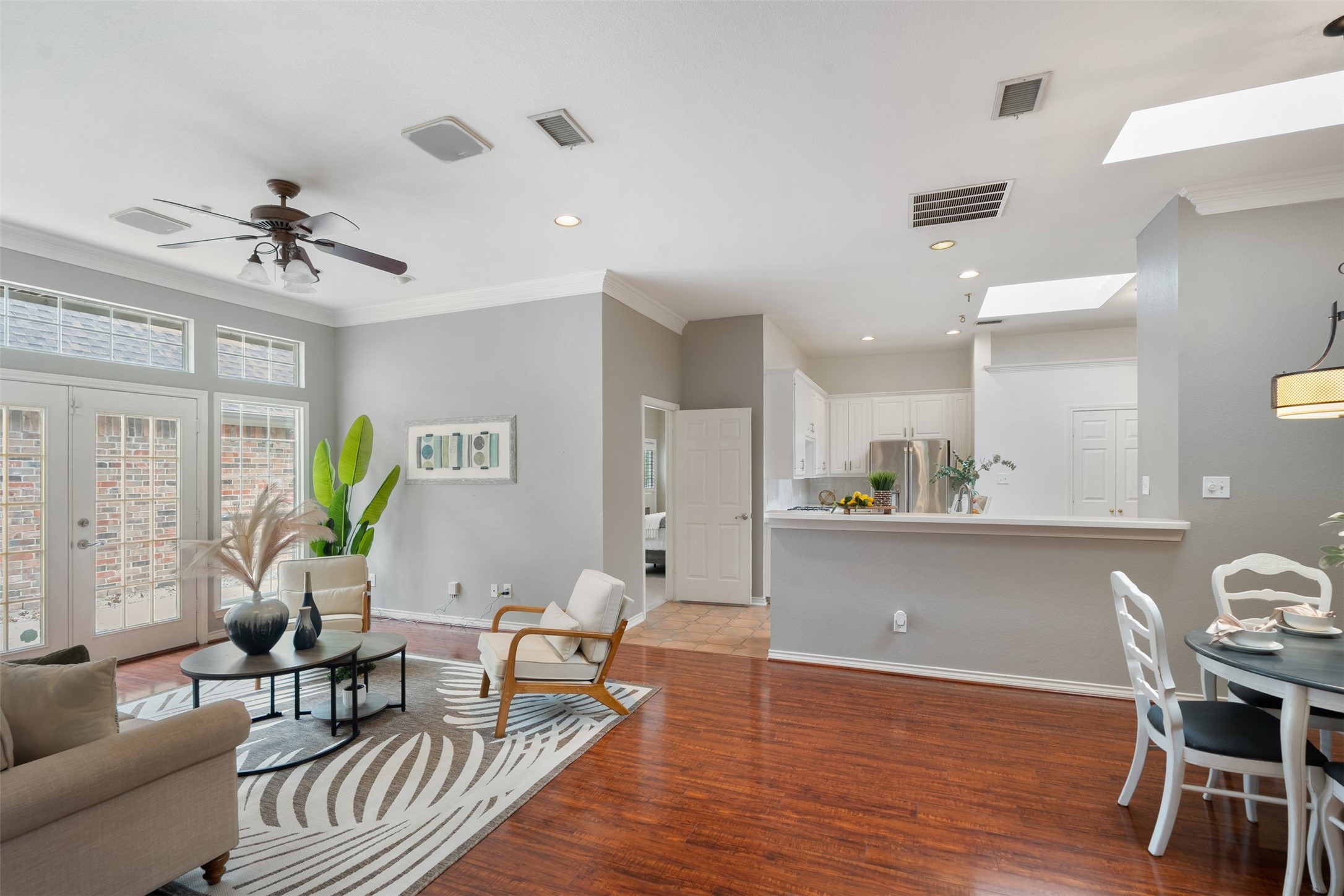 Property photo 03 of 8620 Forest Glen Drive, Irving, TX 75063 | MLS #21257615