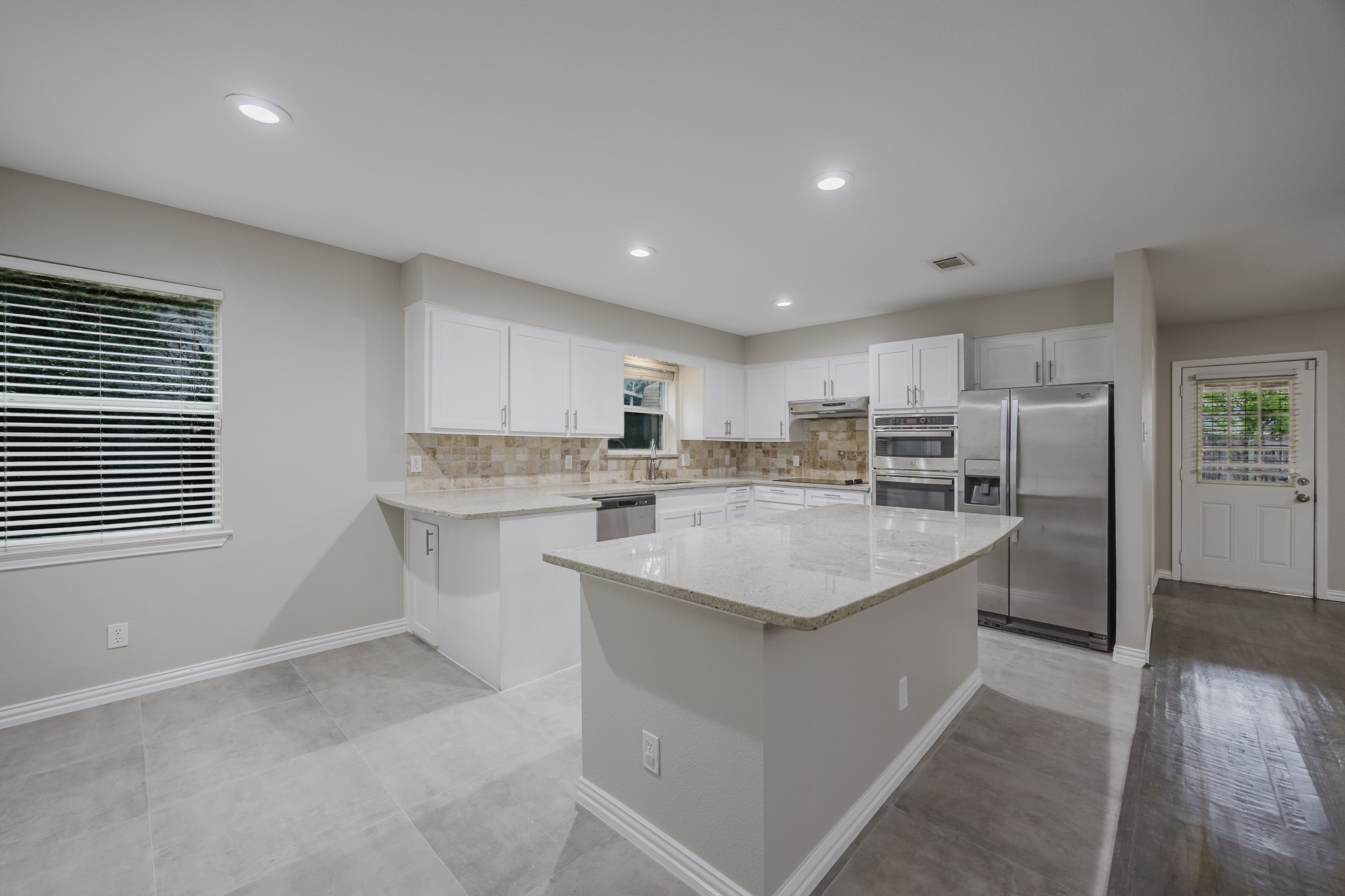 Property photo 04 of 1624 Summer Place Circle, Irving, TX 75062 | MLS #21257907