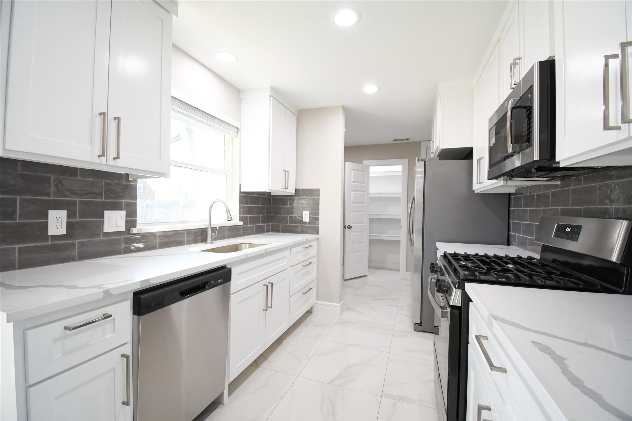 1422 Addington Street, Irving, TX, 75062