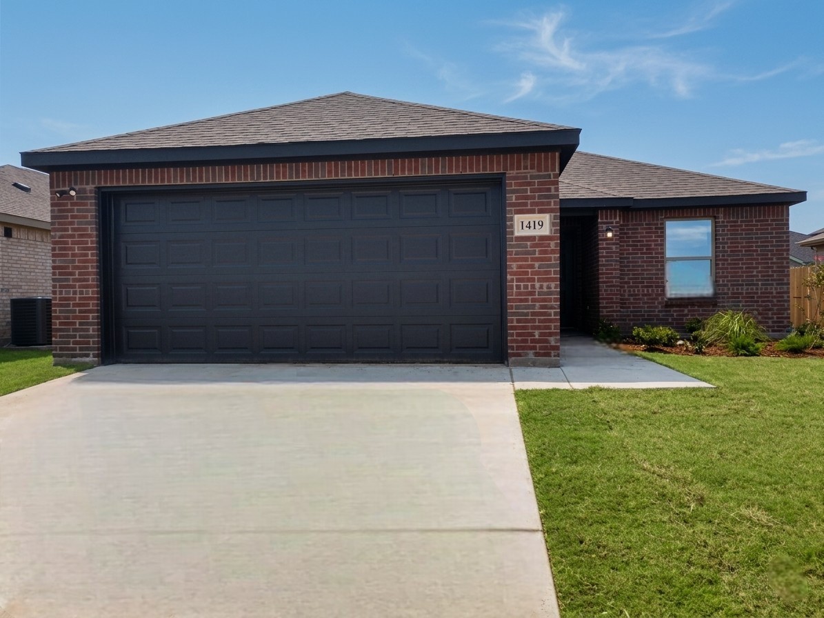 Property photo 01 of 1419 Warringwood Drive, Greenville, TX 75402 | MLS #21258336