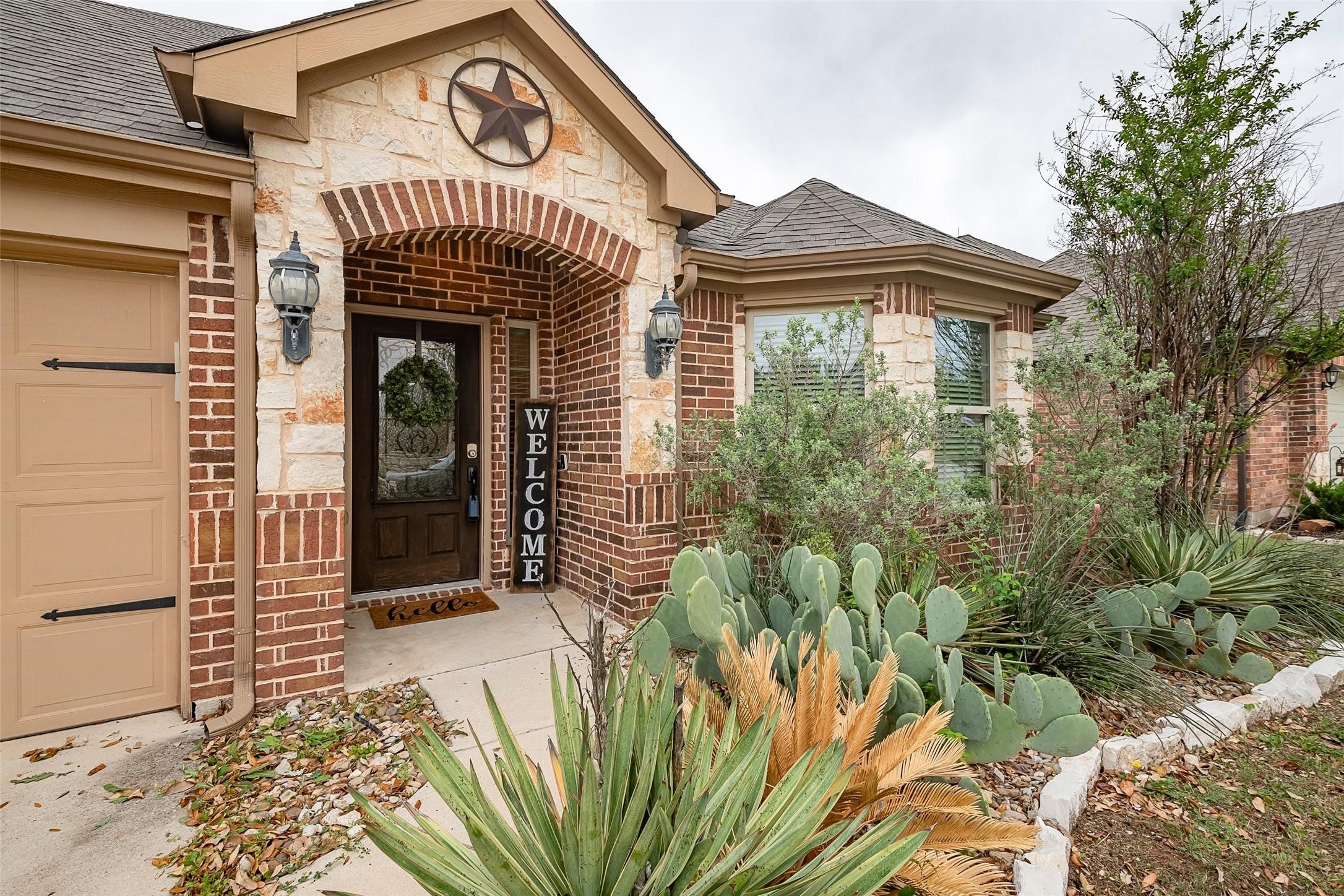 Property photo 01 of 15036 Seventeen Lakes Boulevard Fort, Worth, TX 76262 | MLS #21258406