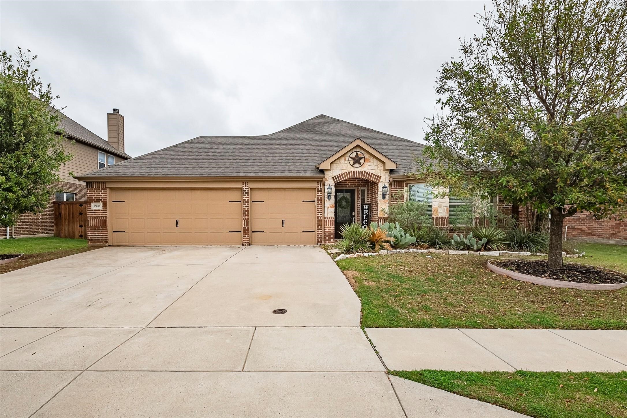 Property photo 02 of 15036 Seventeen Lakes Boulevard Fort, Worth, TX 76262 | MLS #21258406