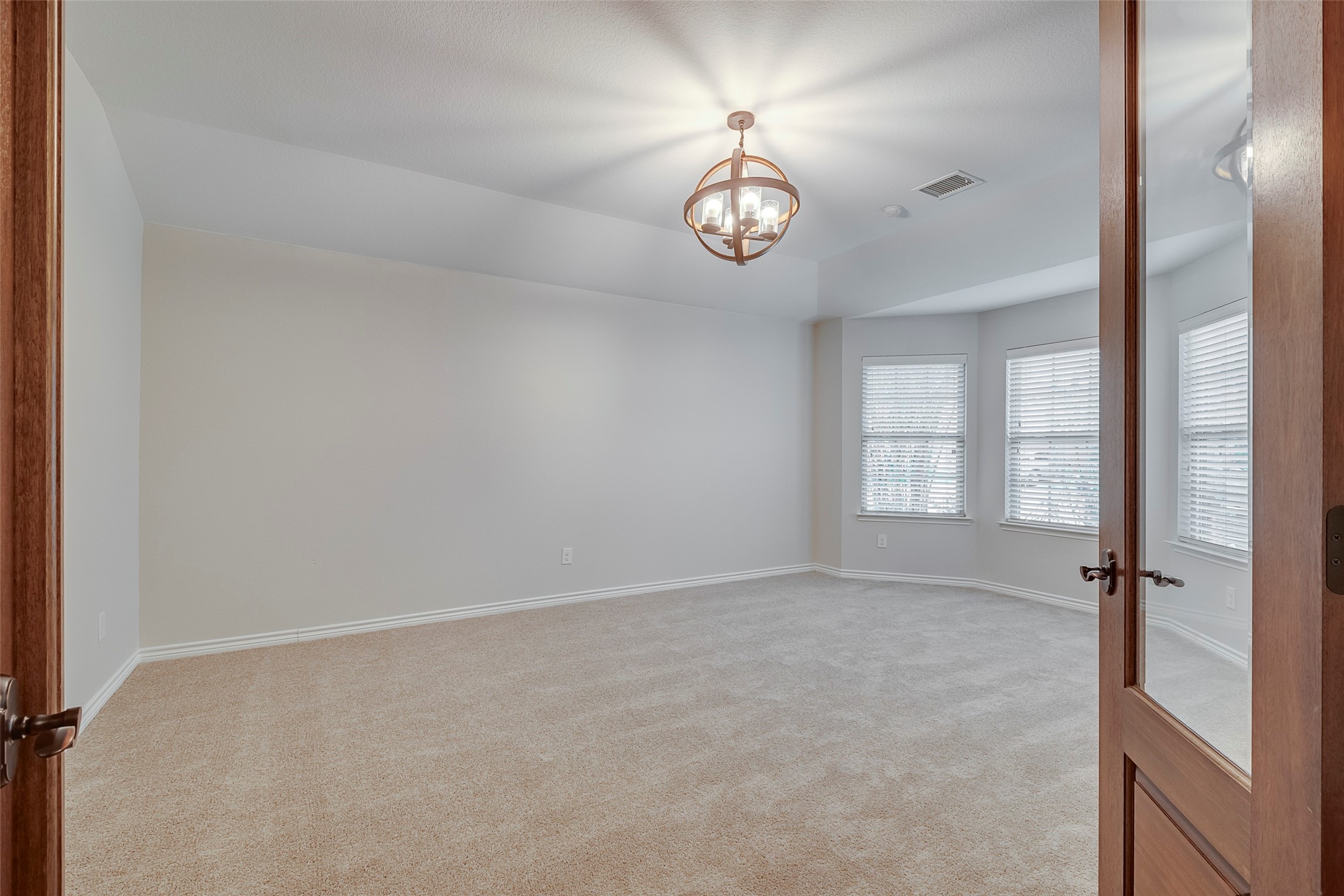 Property photo 04 of 15036 Seventeen Lakes Boulevard Fort, Worth, TX 76262 | MLS #21258406