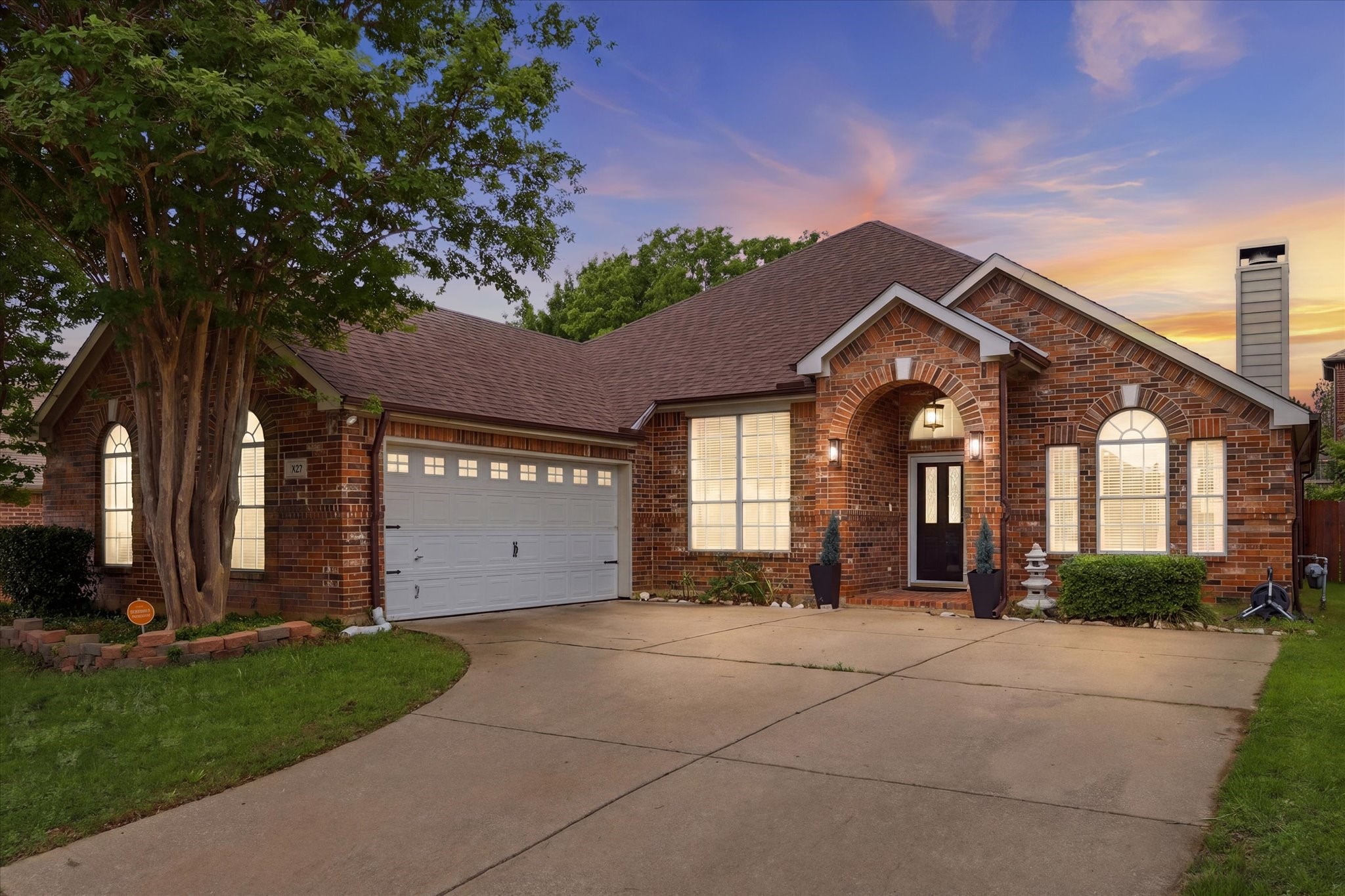 Property photo 01 of 520 E Sandra Lane Grand, Prairie, TX 75052 | MLS #21258577