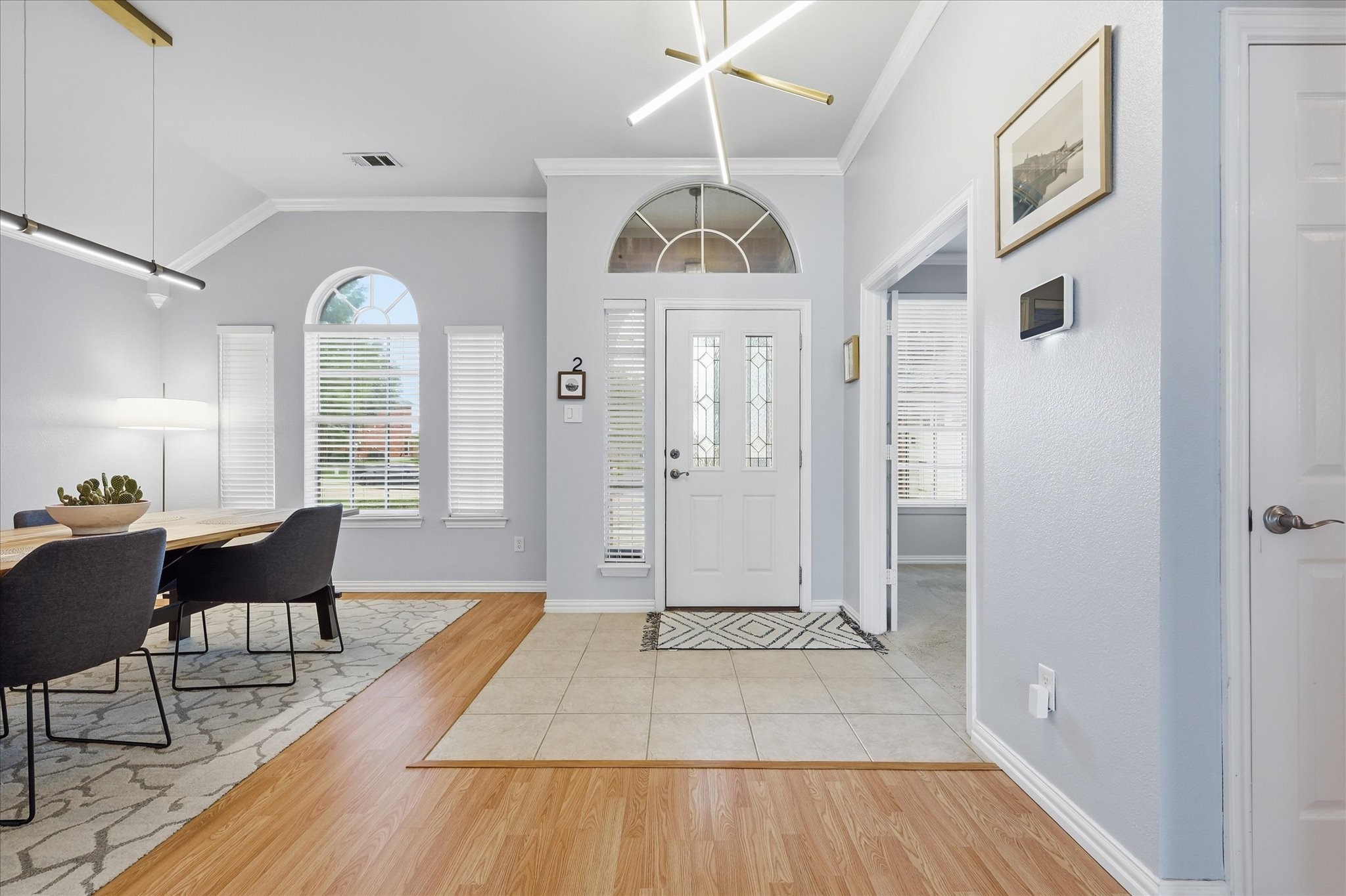 Property photo 04 of 520 E Sandra Lane Grand, Prairie, TX 75052 | MLS #21258577