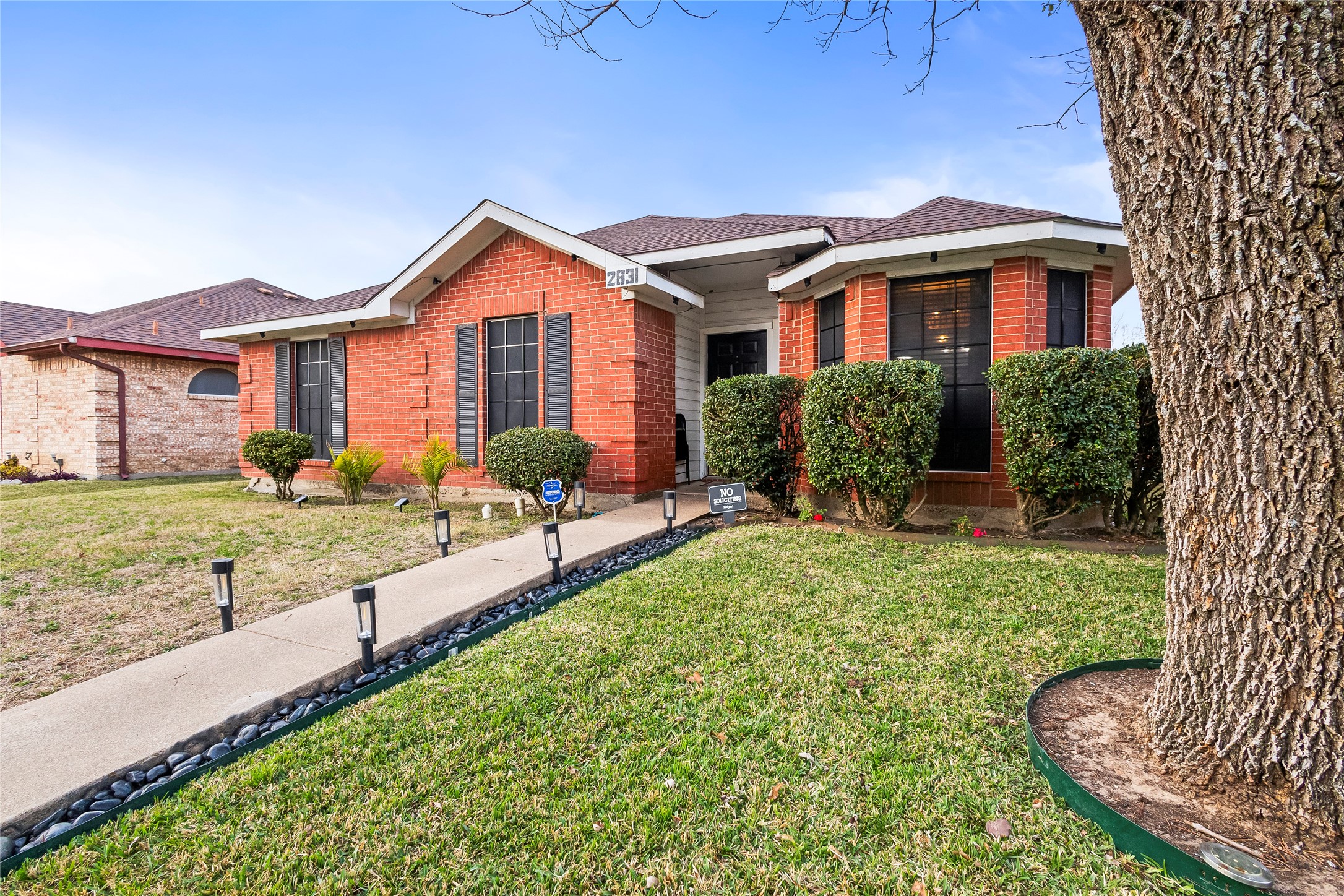 Property photo 02 of 2831 Saint Johns Avenue, Lancaster, TX 75146 | MLS #21258614