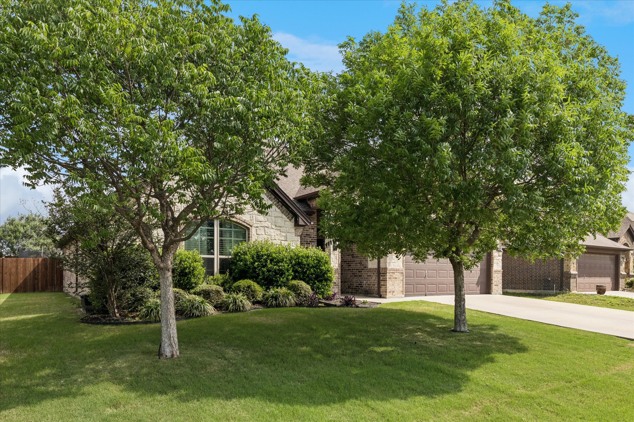 Property photo 03 of 124 Camouflage Circle Willow, Park, TX 76008 | MLS #21258700