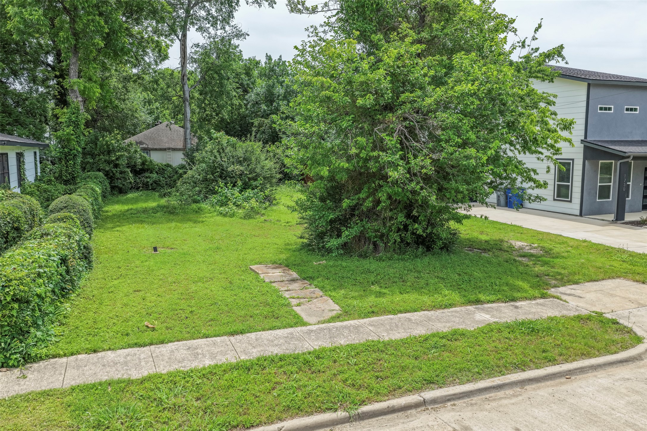 Property photo 04 of 1726 Kraft Street, Dallas, TX 75212 | MLS #21258731