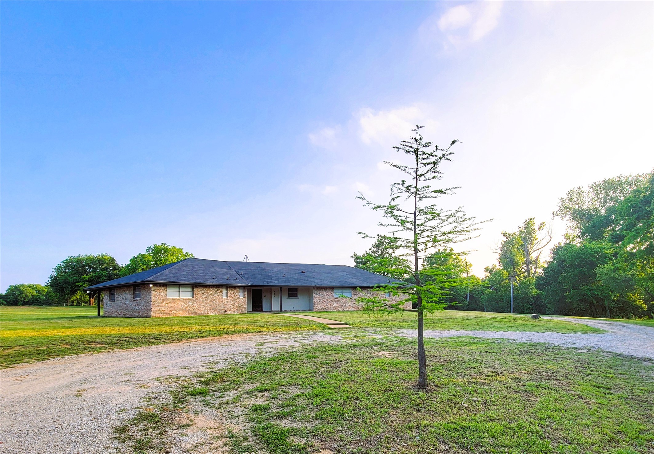 Property photo 02 of 3902 E Bankhead Highway, Weatherford, TX 76087 | MLS #21258767
