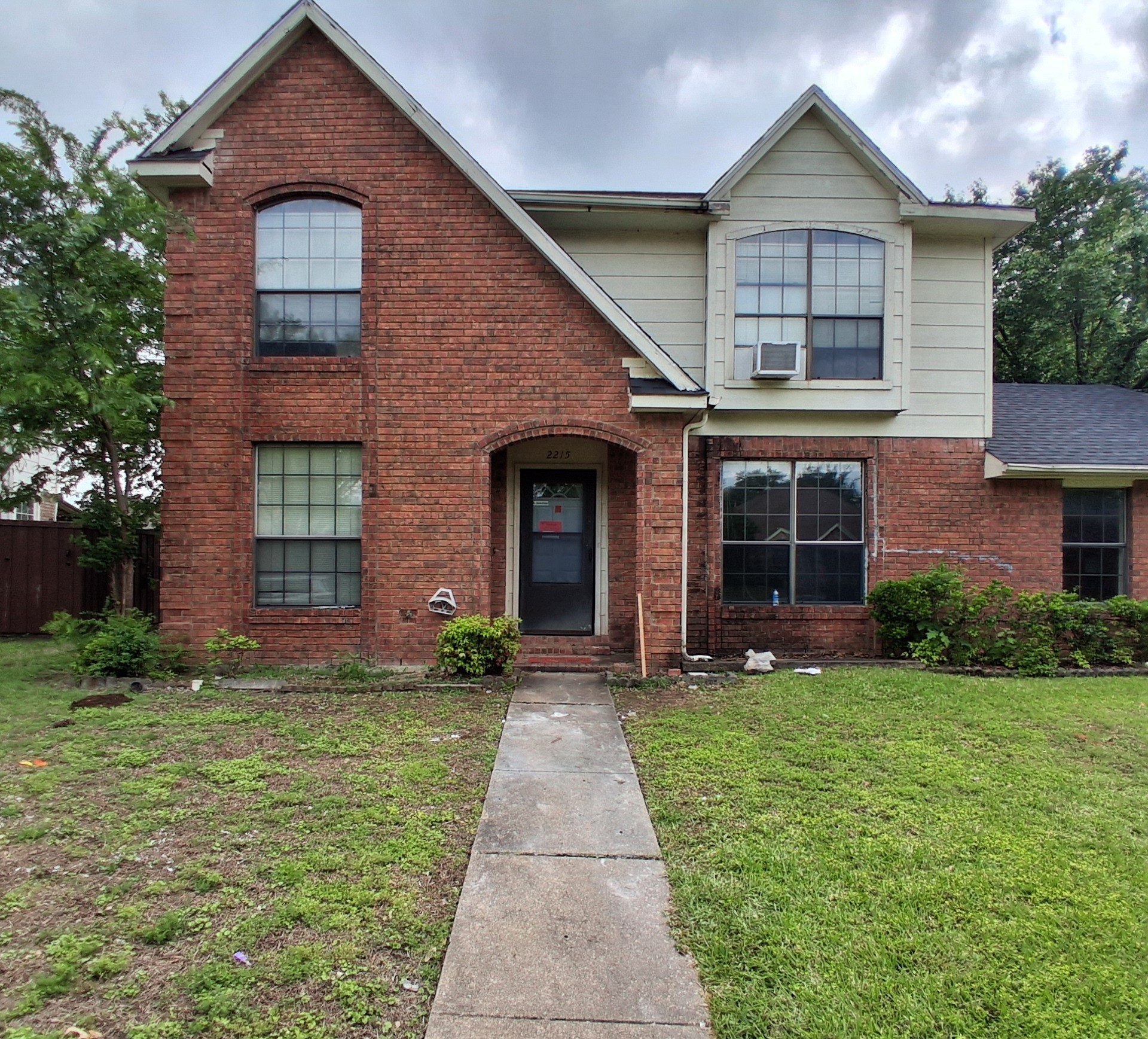 Property photo 01 of 2215 Stillwater Drive, Mesquite, TX 75181 | MLS #21259343