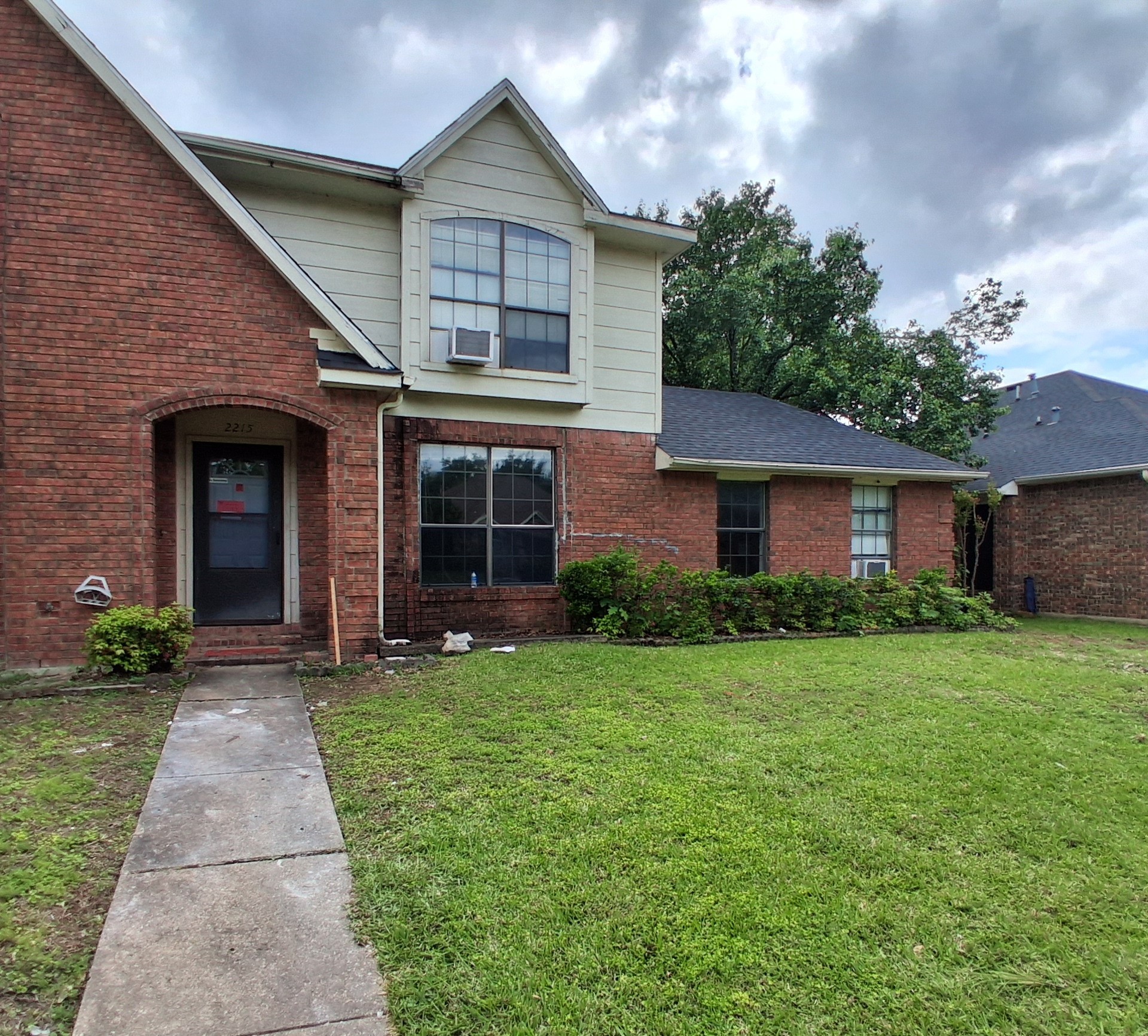 Property photo 02 of 2215 Stillwater Drive, Mesquite, TX 75181 | MLS #21259343