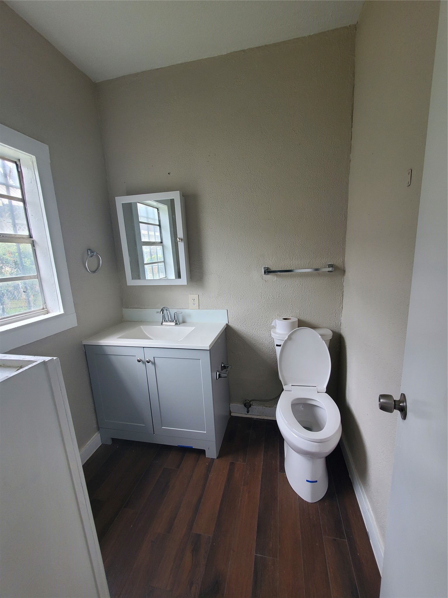 Property photo 03 of 401 N Moore Street, Dallas, TX 75203 | MLS #21259530