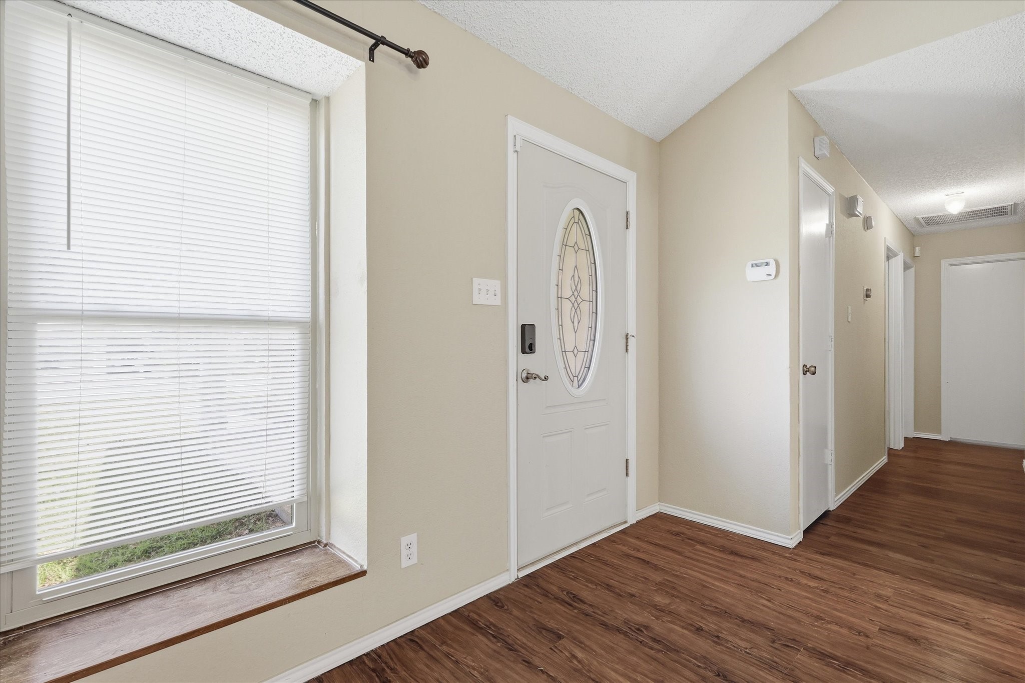 Property photo 03 of 4118 Green Acres Circle, Arlington, TX 76017 | MLS #21259540