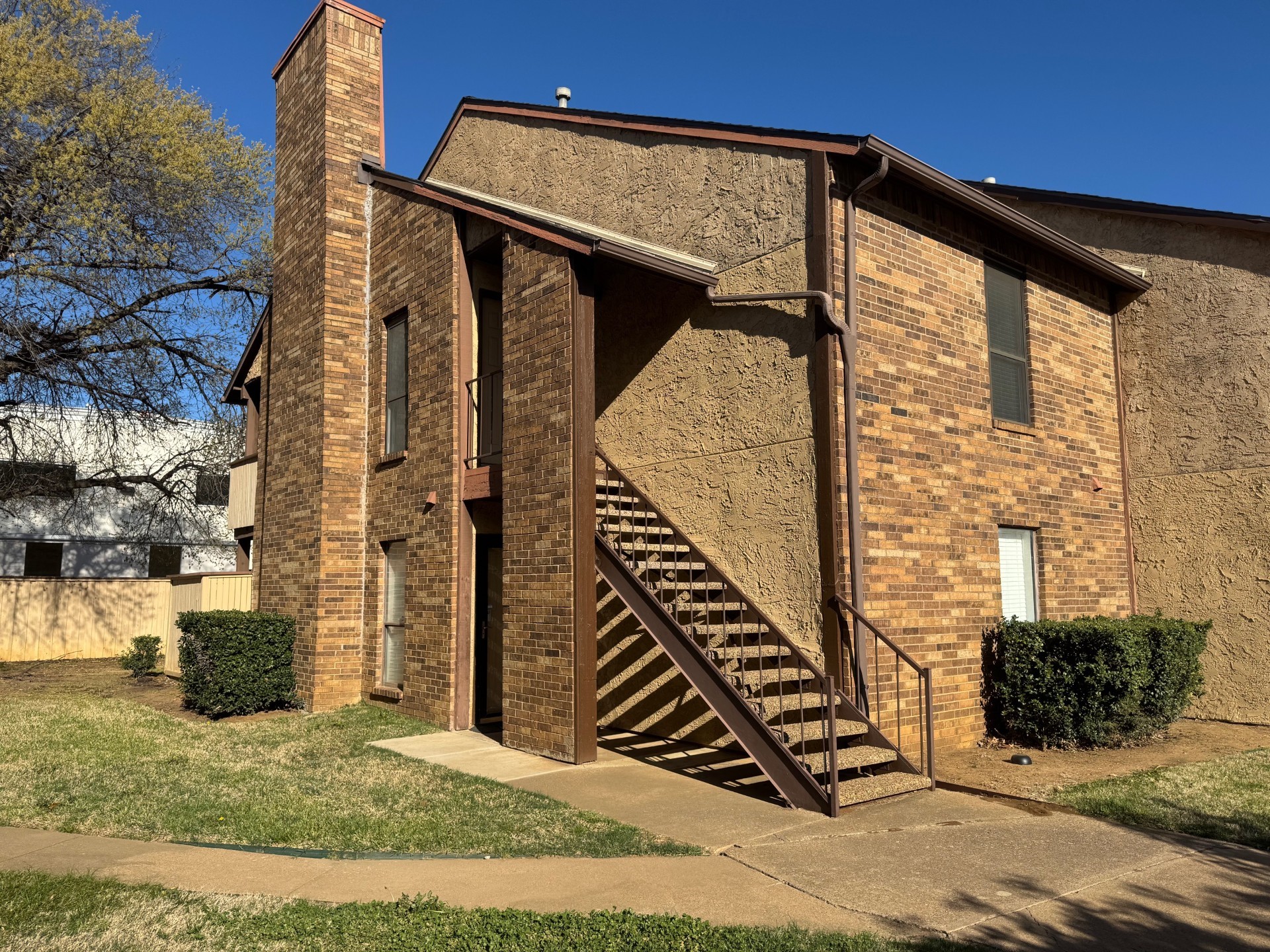Property photo 02 of 1200 Calico Lane UNIT 820, Arlington, TX 76011 | MLS #21259821