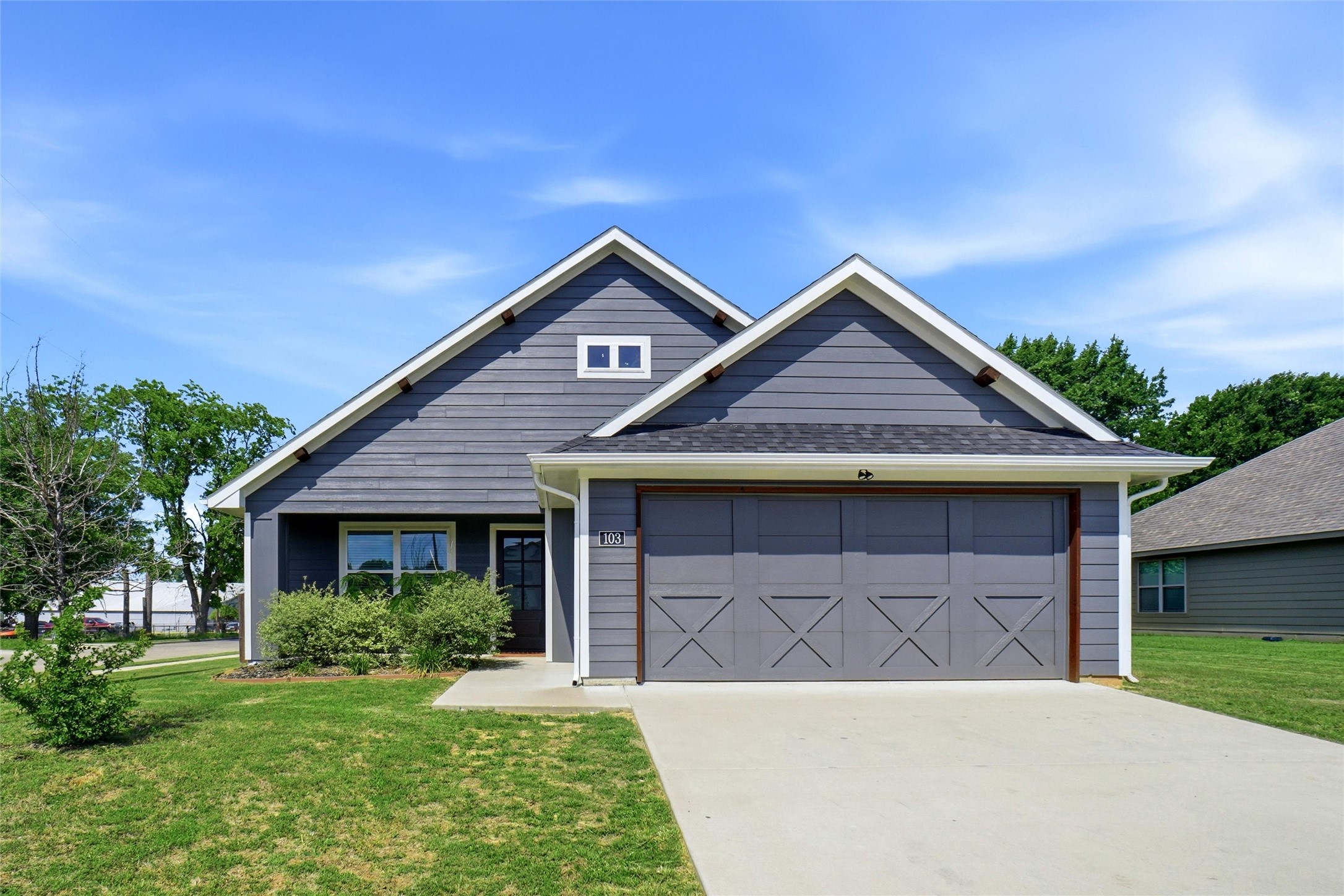 Property photo 01 of 103 Clover Circle, Weatherford, TX 76086 | MLS #21260132