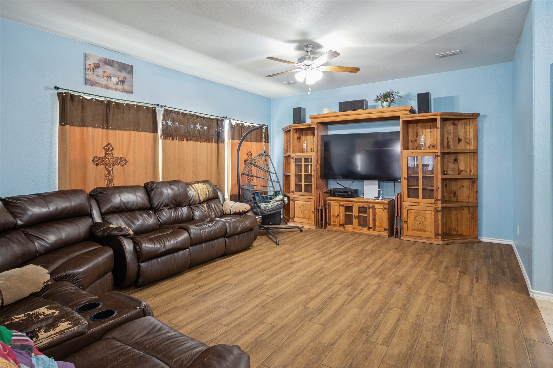 Property photo 04 of 324 Fairgrounds Lane, Ponder, TX 76259 | MLS #21260253