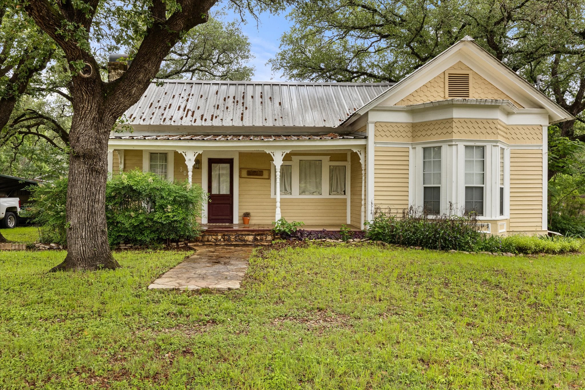 Property photo 02 of 303 E Mclain, Iredell, TX 76649 | MLS #21261215