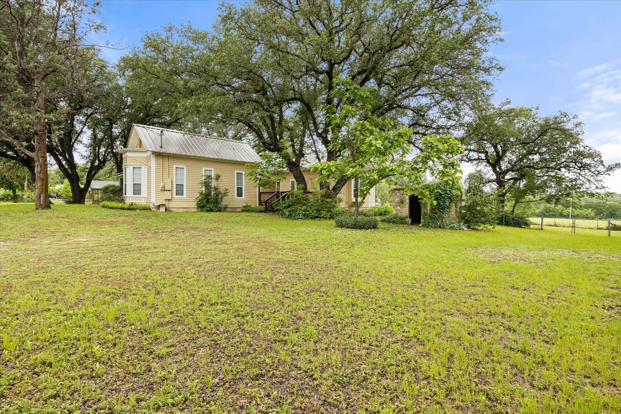 303 E Mclain, Iredell, TX, 76649