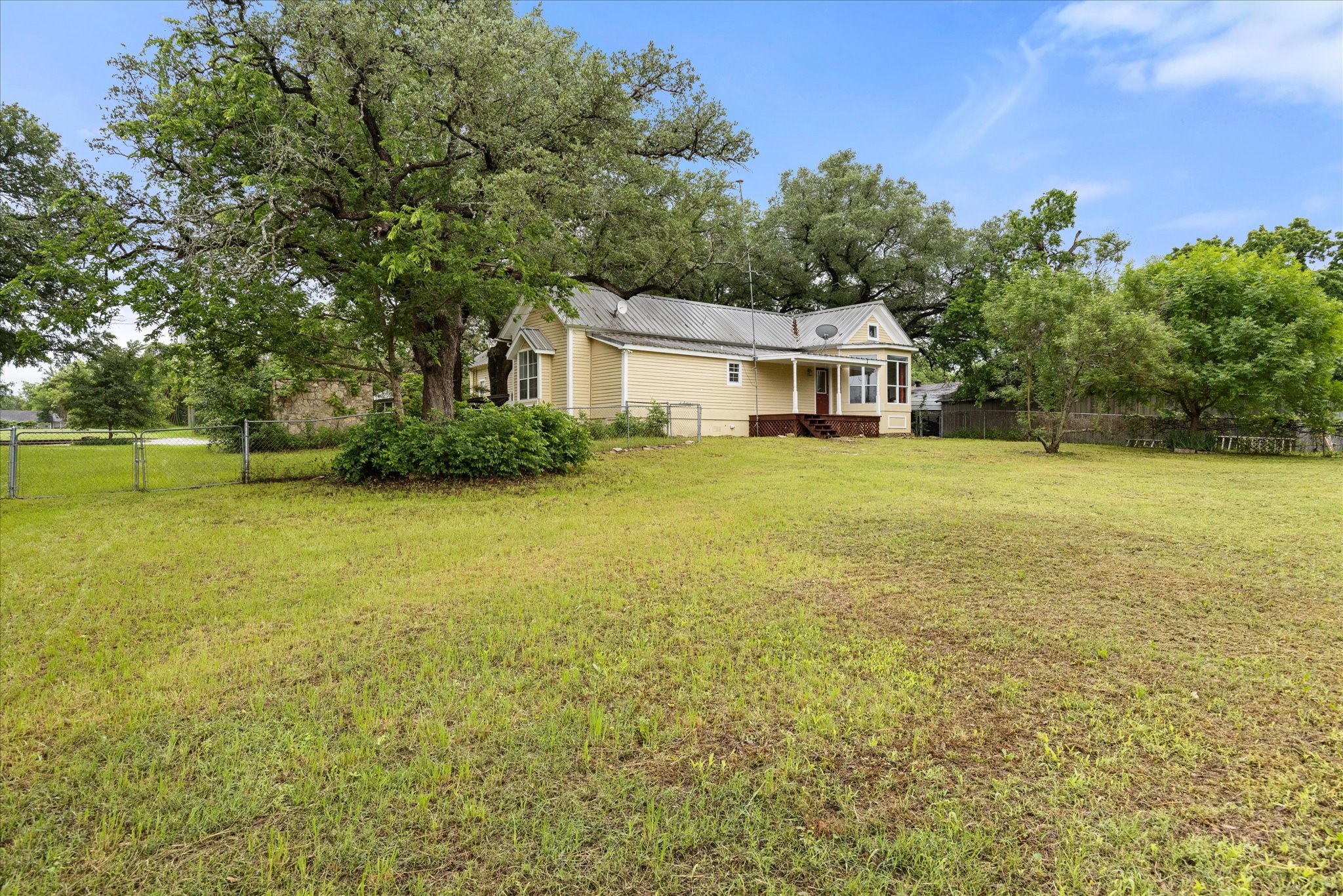 303 E Mclain, Iredell, TX, 76649