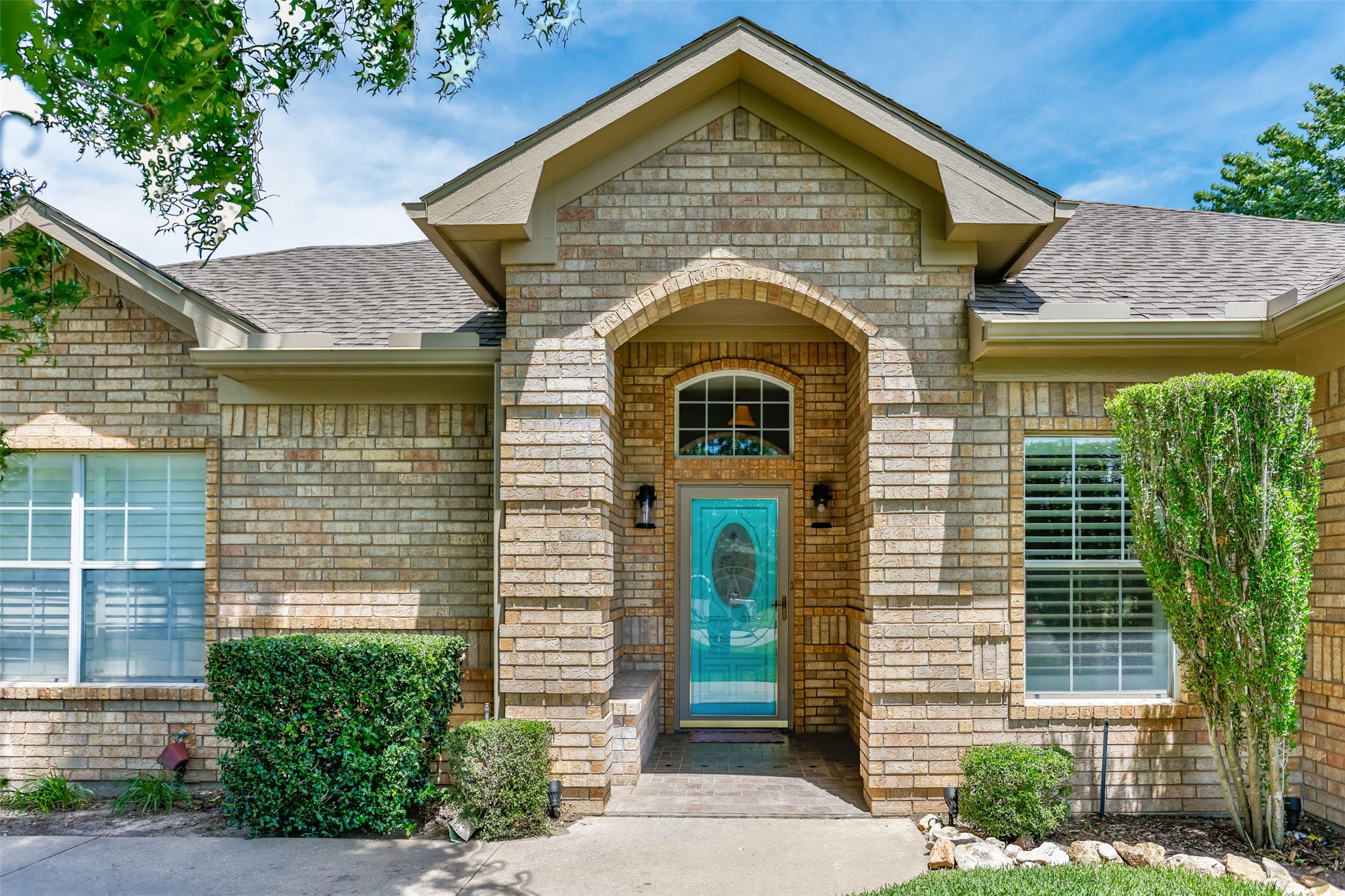 Property photo 02 of 908 Wheeler Creek Drive, Gainesville, TX 76240 | MLS #21261261