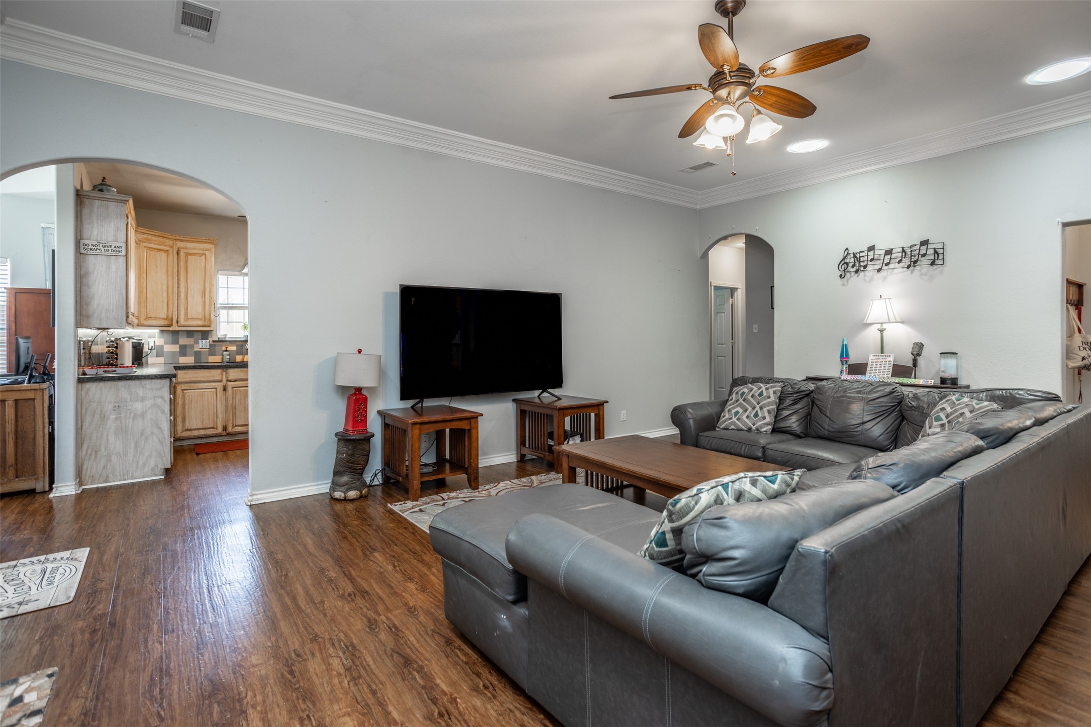 Property photo 04 of 908 Wheeler Creek Drive, Gainesville, TX 76240 | MLS #21261261
