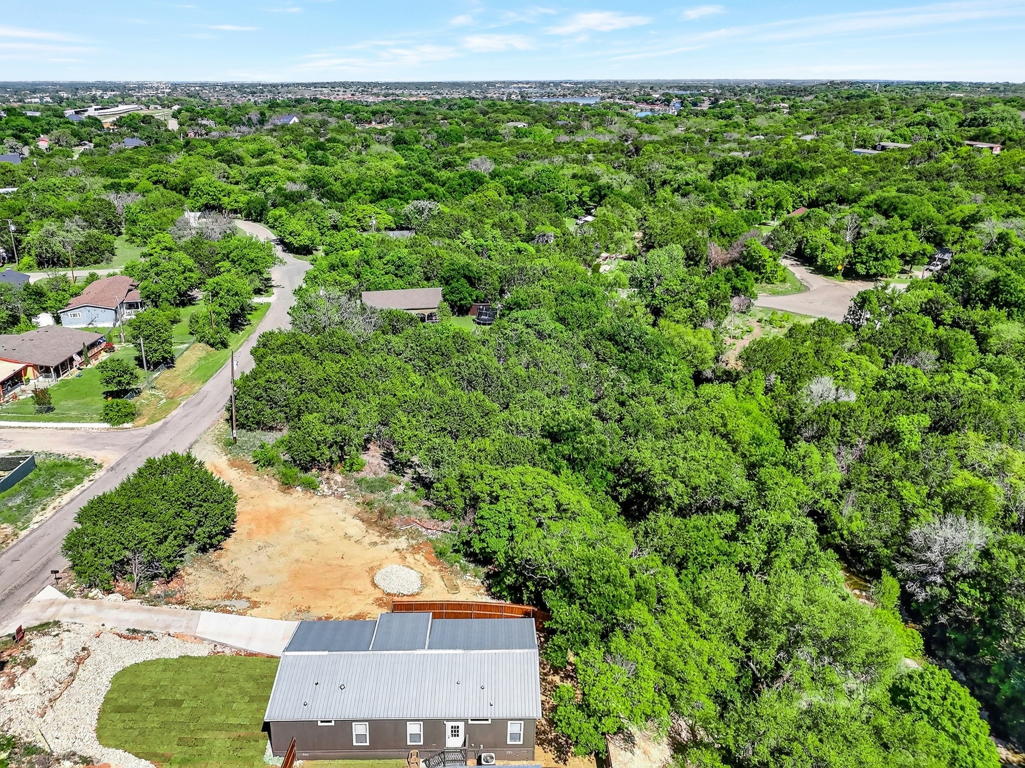 Property photo 02 of 815 Thicket Trail, Granbury, TX 76048 | MLS #21261325